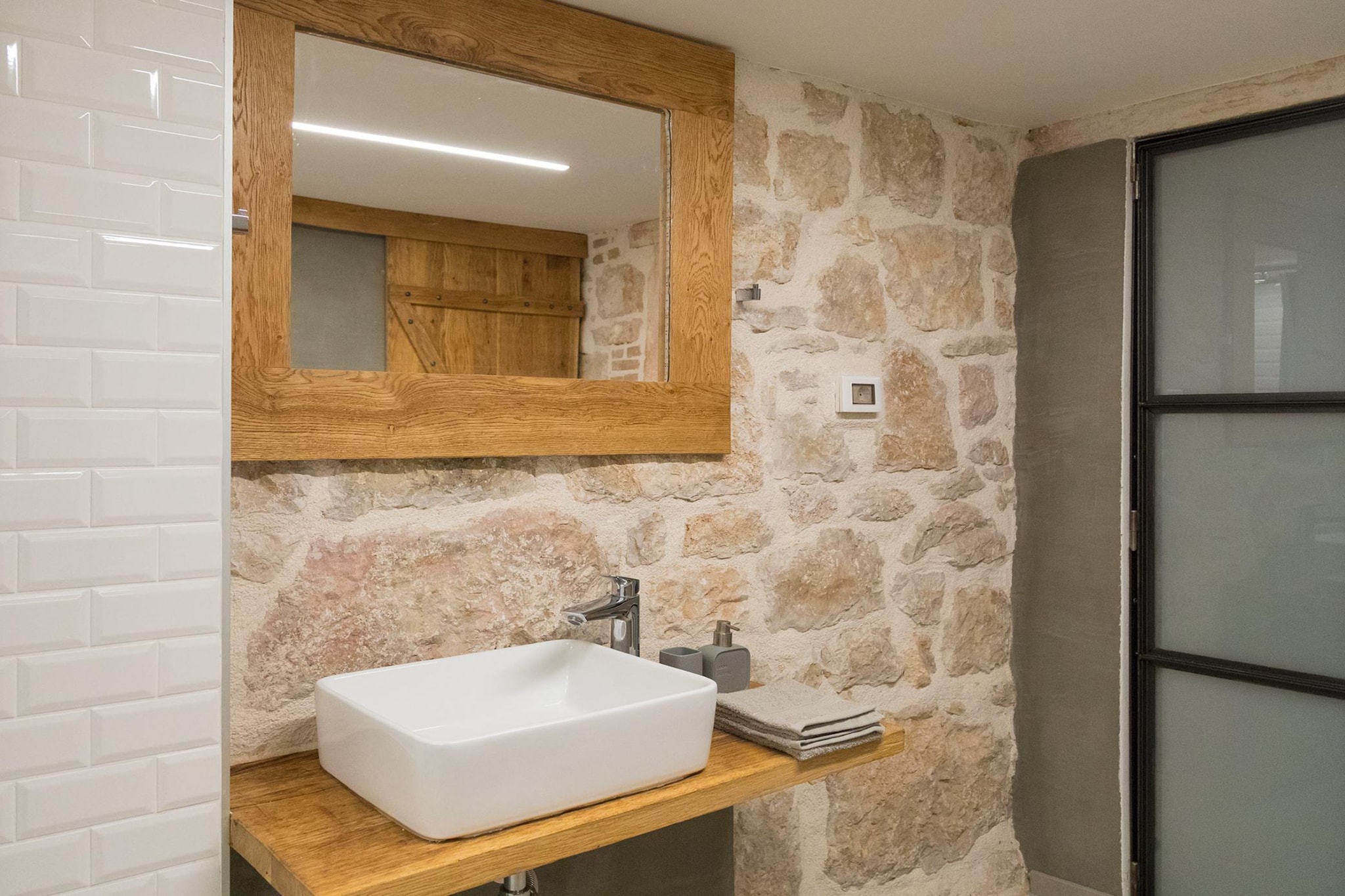 Rovinj City Haven - One Bedroom Apartment-Bathroom