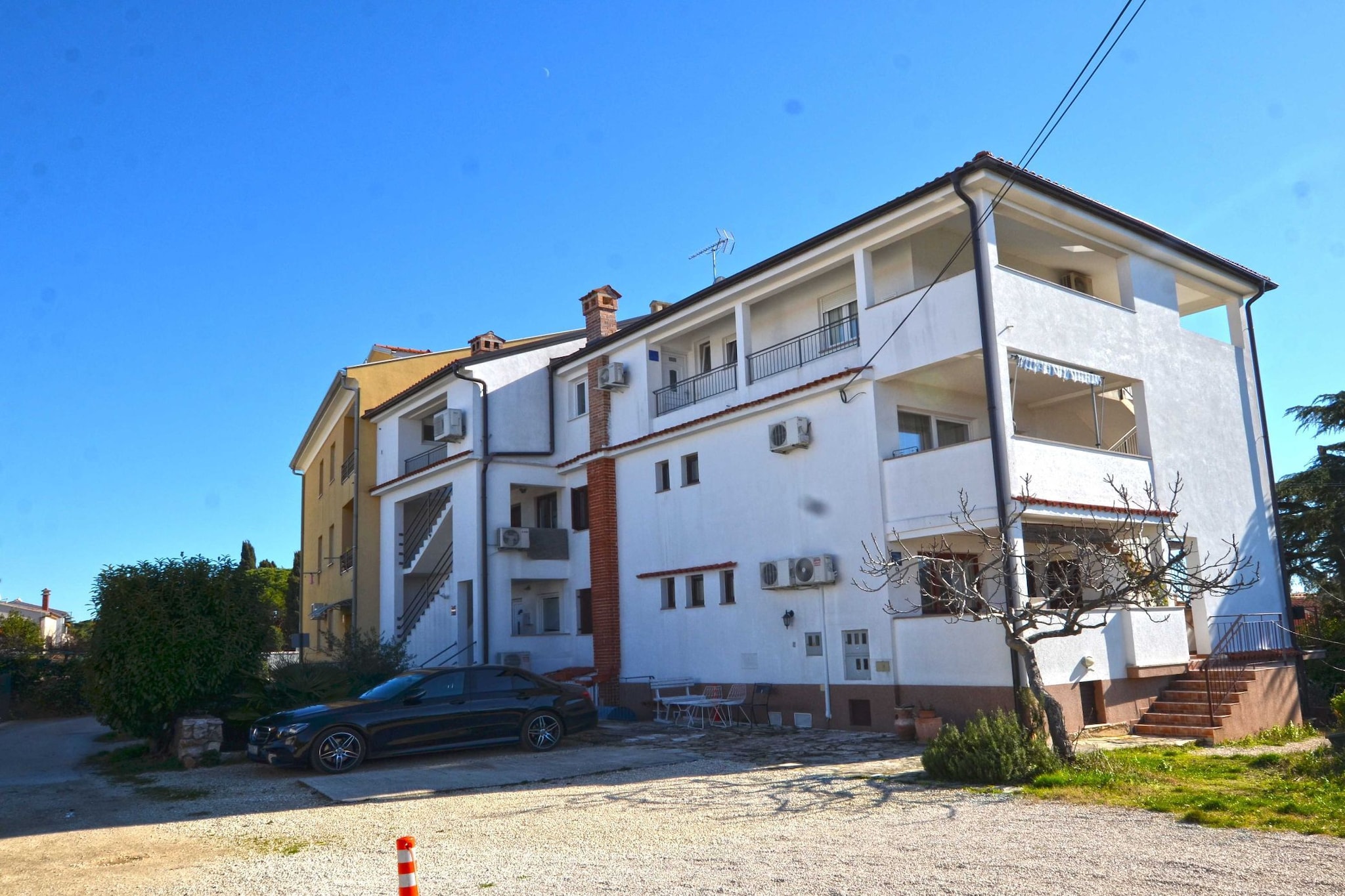 Tranquil and Bright Apartment with Loggia - Two Bedroom Apartment with Loggia-Outdoor