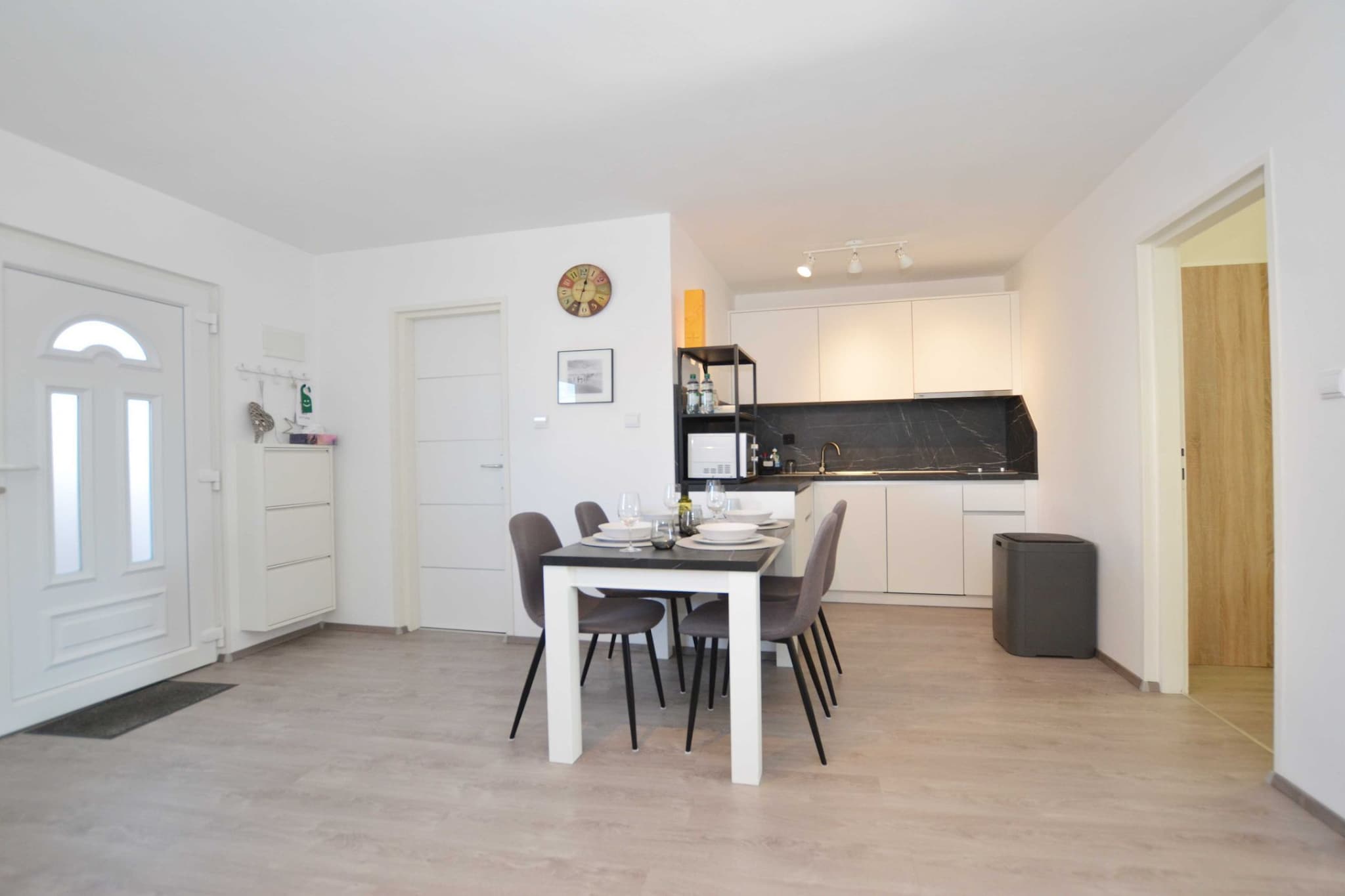 Tranquil and Bright Apartment with Loggia - Two Bedroom Apartment with Loggia-Dining room