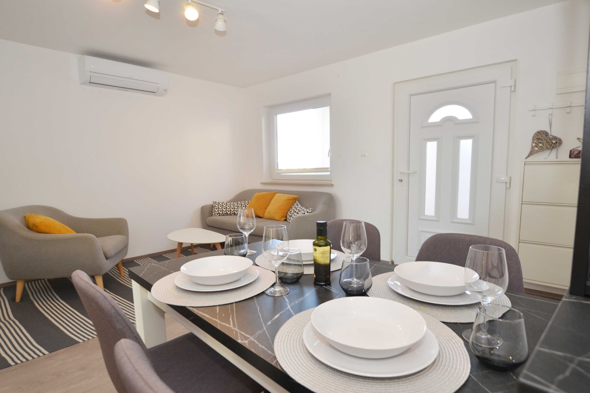 Tranquil and Bright Apartment with Loggia - Two Bedroom Apartment with Loggia-Dining room