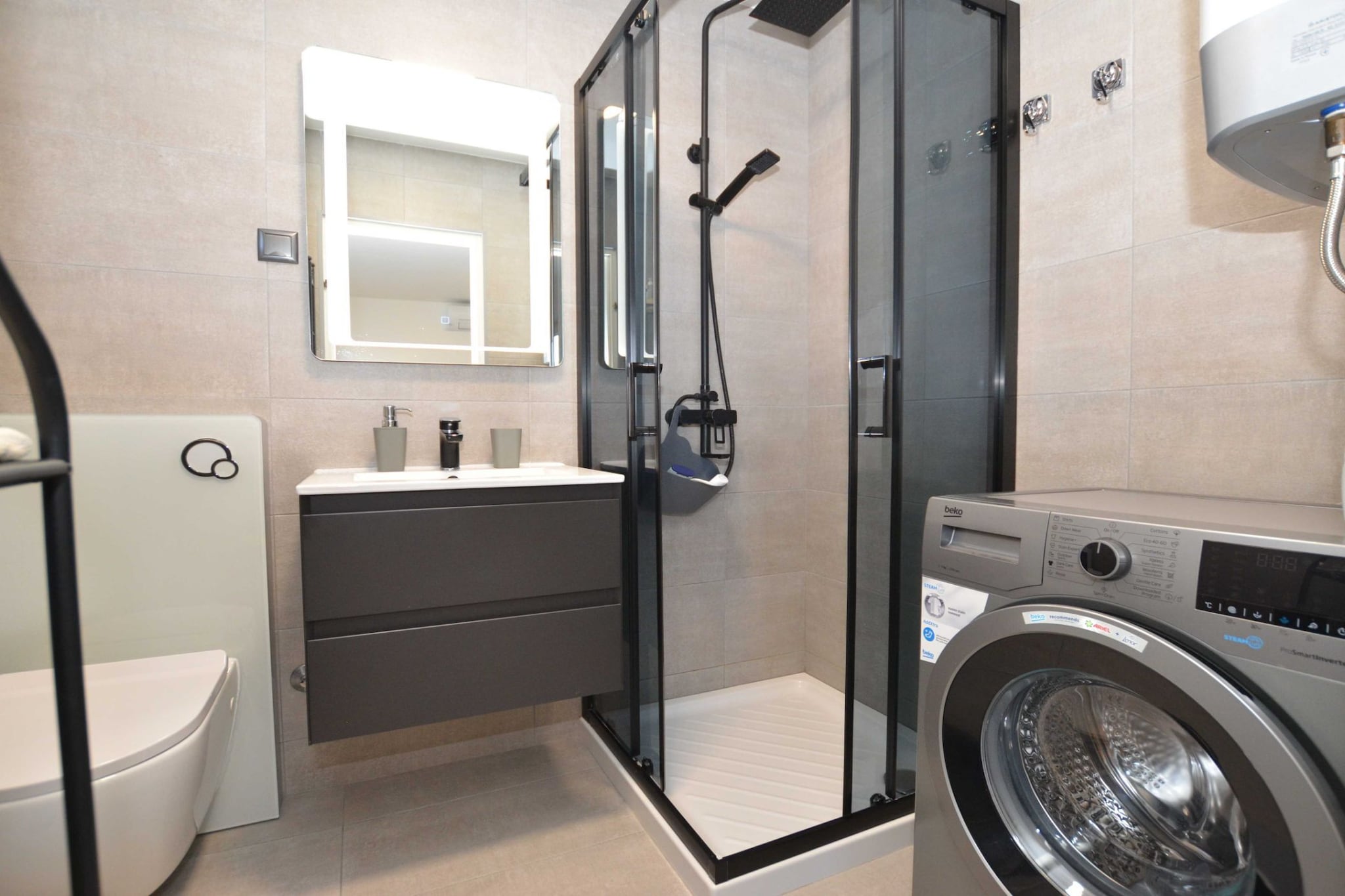 Tranquil and Bright Apartment with Loggia - Two Bedroom Apartment with Loggia-Bathroom