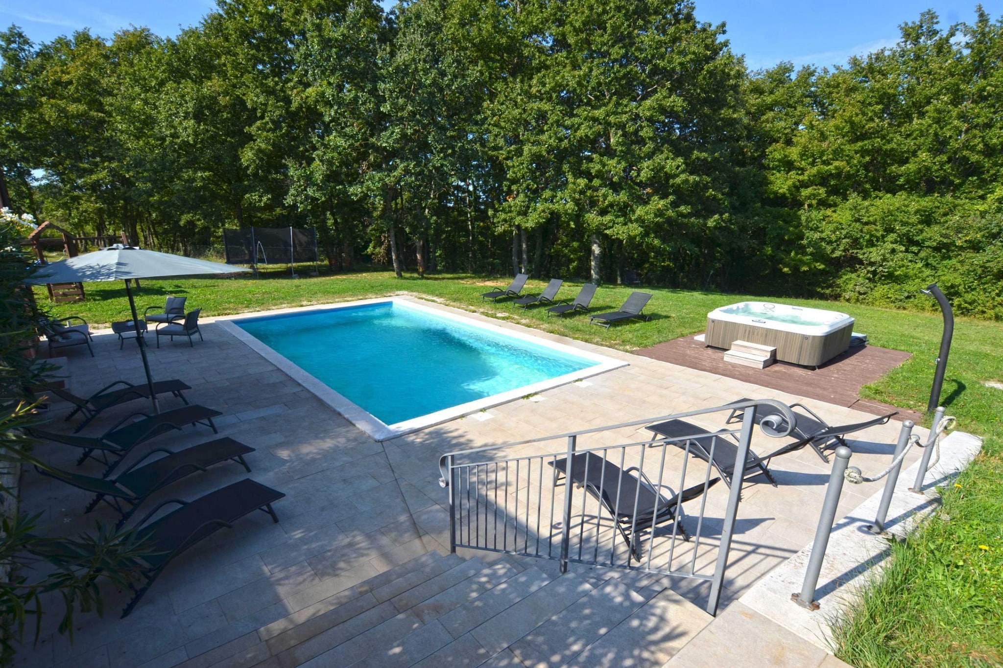 Forest Breeze Retreat in Zminj-Schwimmbad