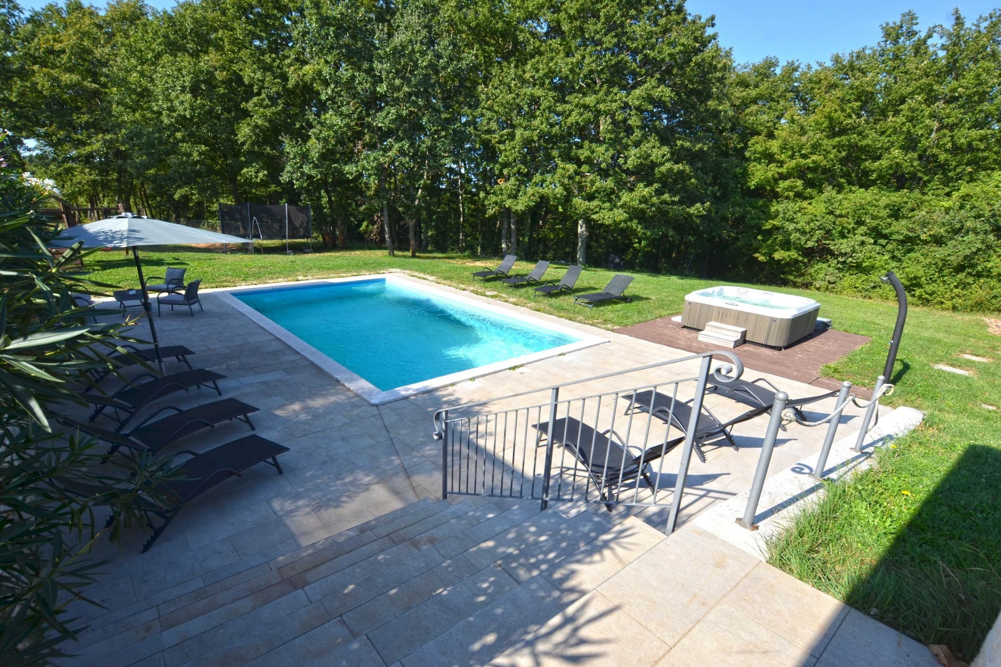 Forest Breeze Retreat in Zminj-Schwimmbad