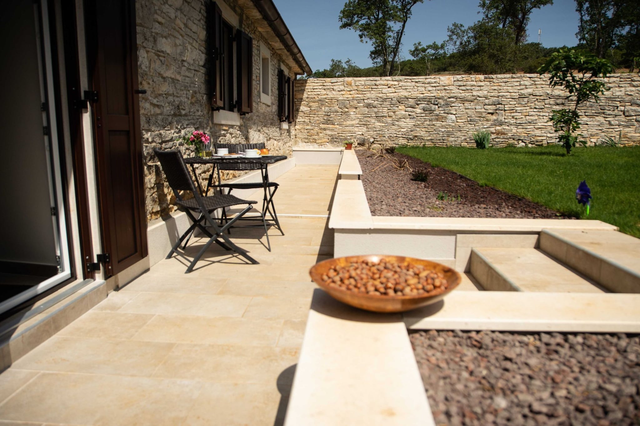 The Poolside Stone House in Bale-Außenbereich