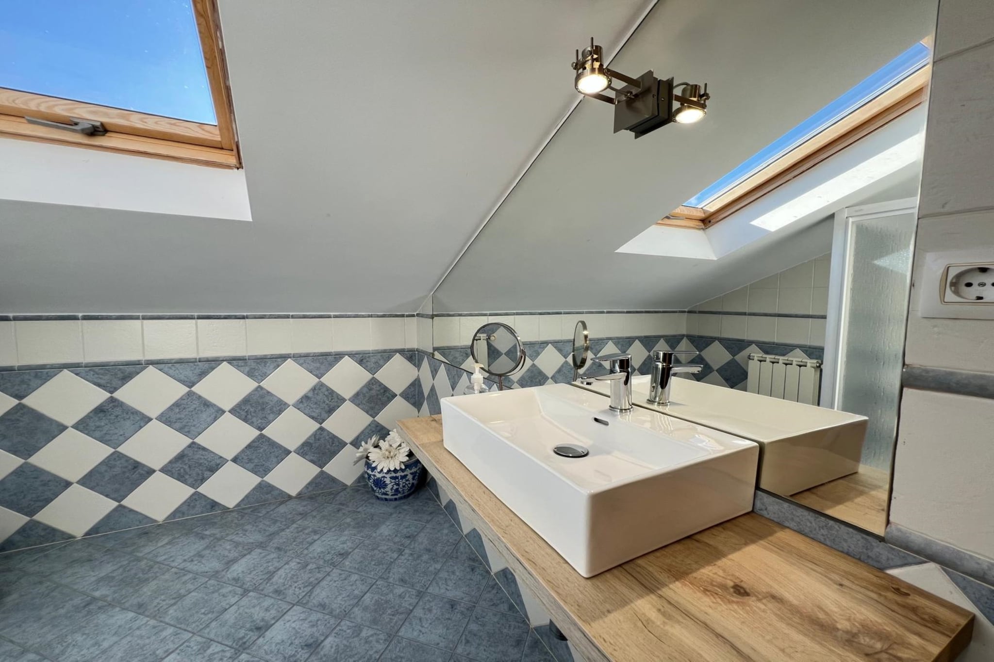 YourHouse Fontevella II-Bathroom