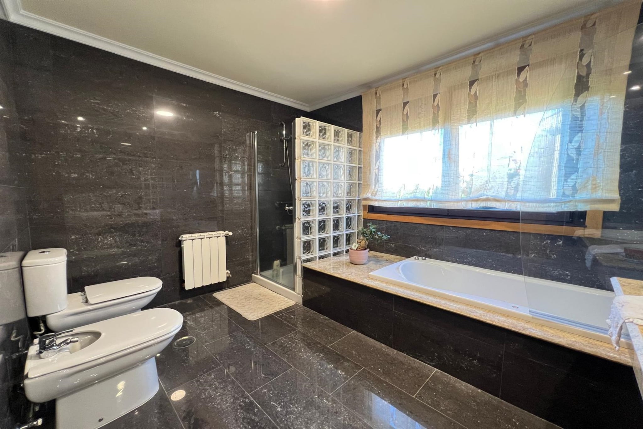 YourHouse Fontevella II-Bathroom