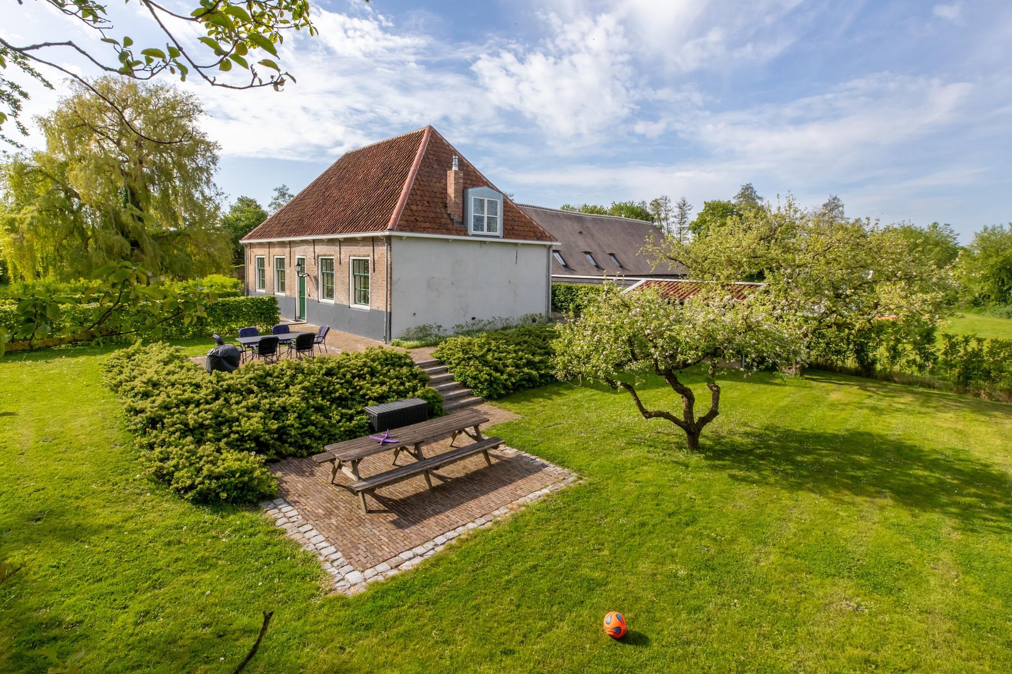 Vakantiehuis 'Boerderij Molenhof' - Stationsweg 5  Heinkenszand - Buitenkant zomer
