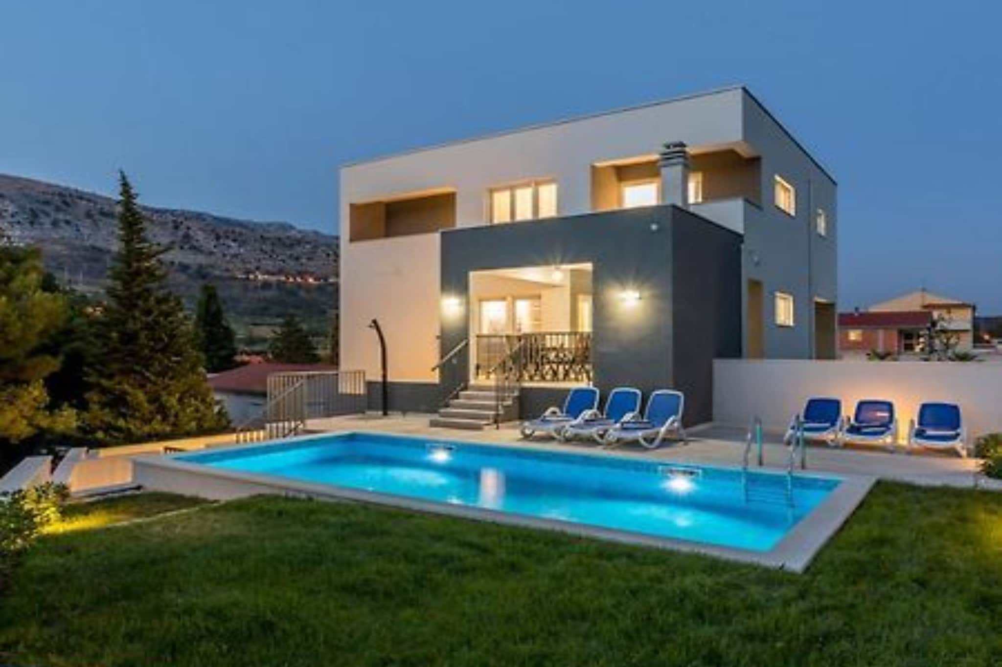Modern & Stylish Villa with Private Pool - Four Bedroom Villa with Pool-Pool