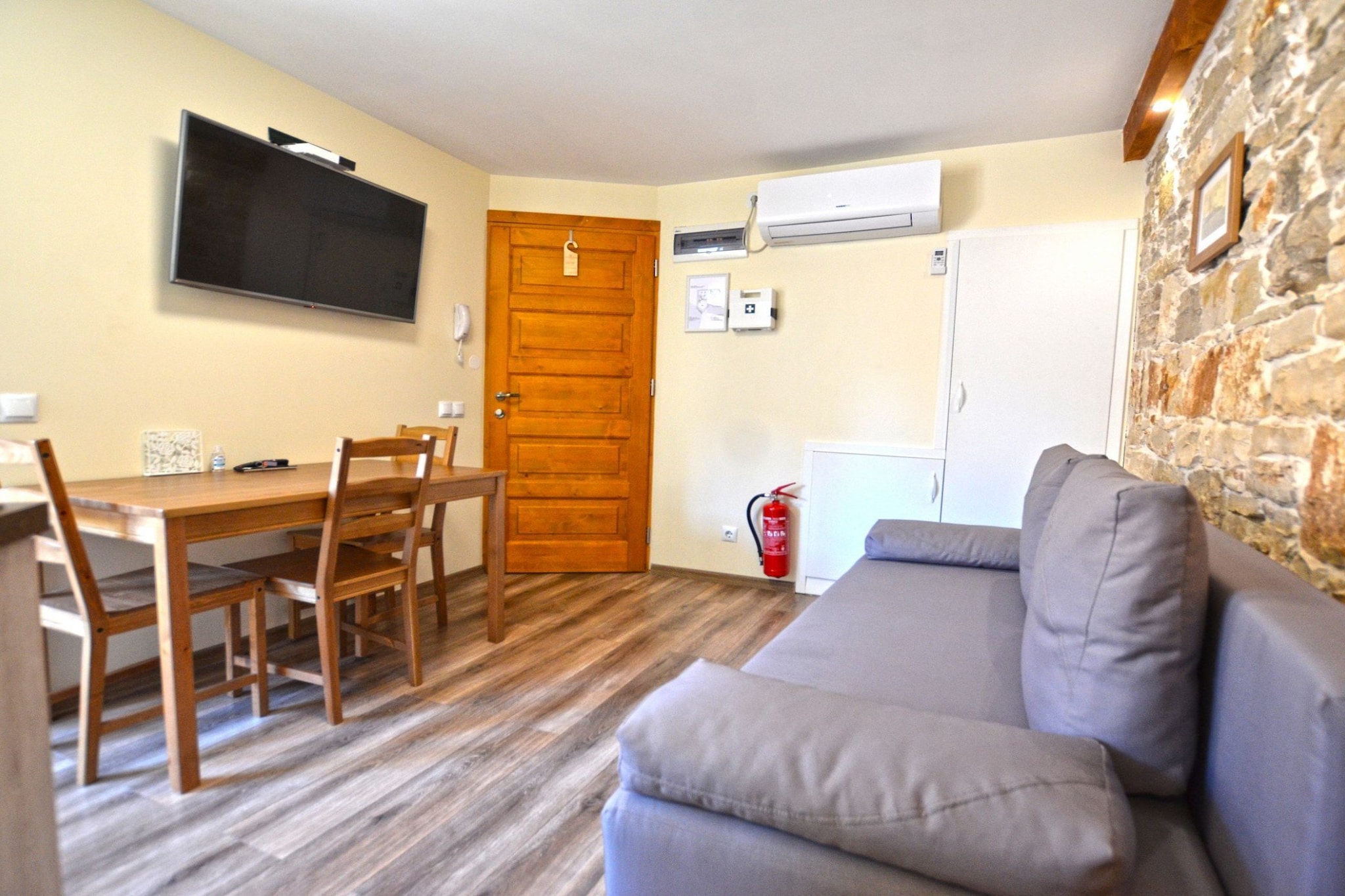 Urban and Upscale Homes Rovinj Old Town - Classic One Bedroom Apartment  (owner A2)-Woonkamer