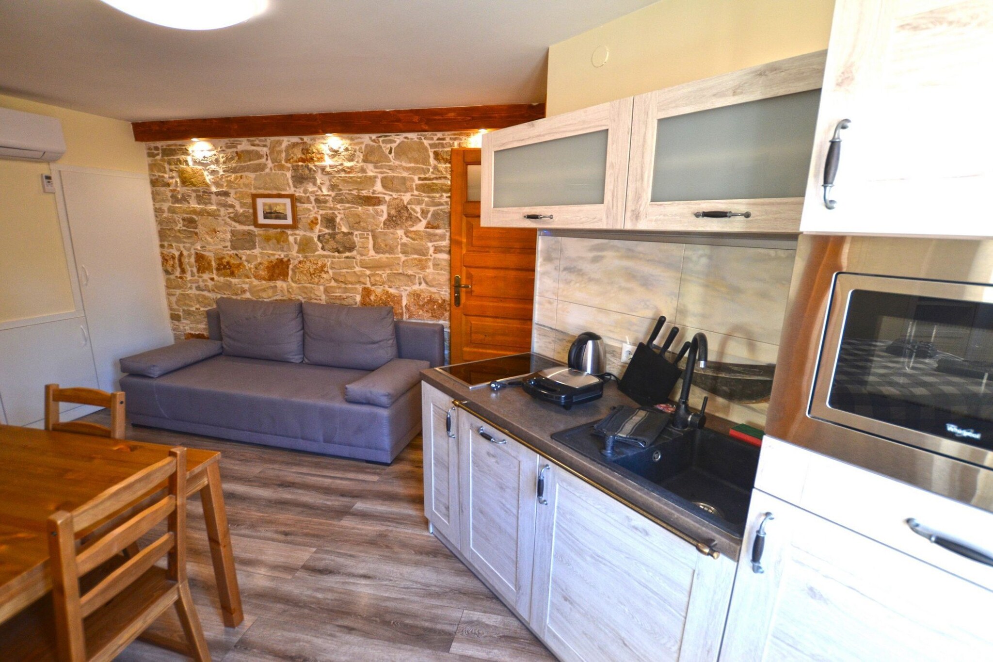 Urban and Upscale Homes Rovinj Old Town - Classic One Bedroom Apartment  (owner A2)-Keuken