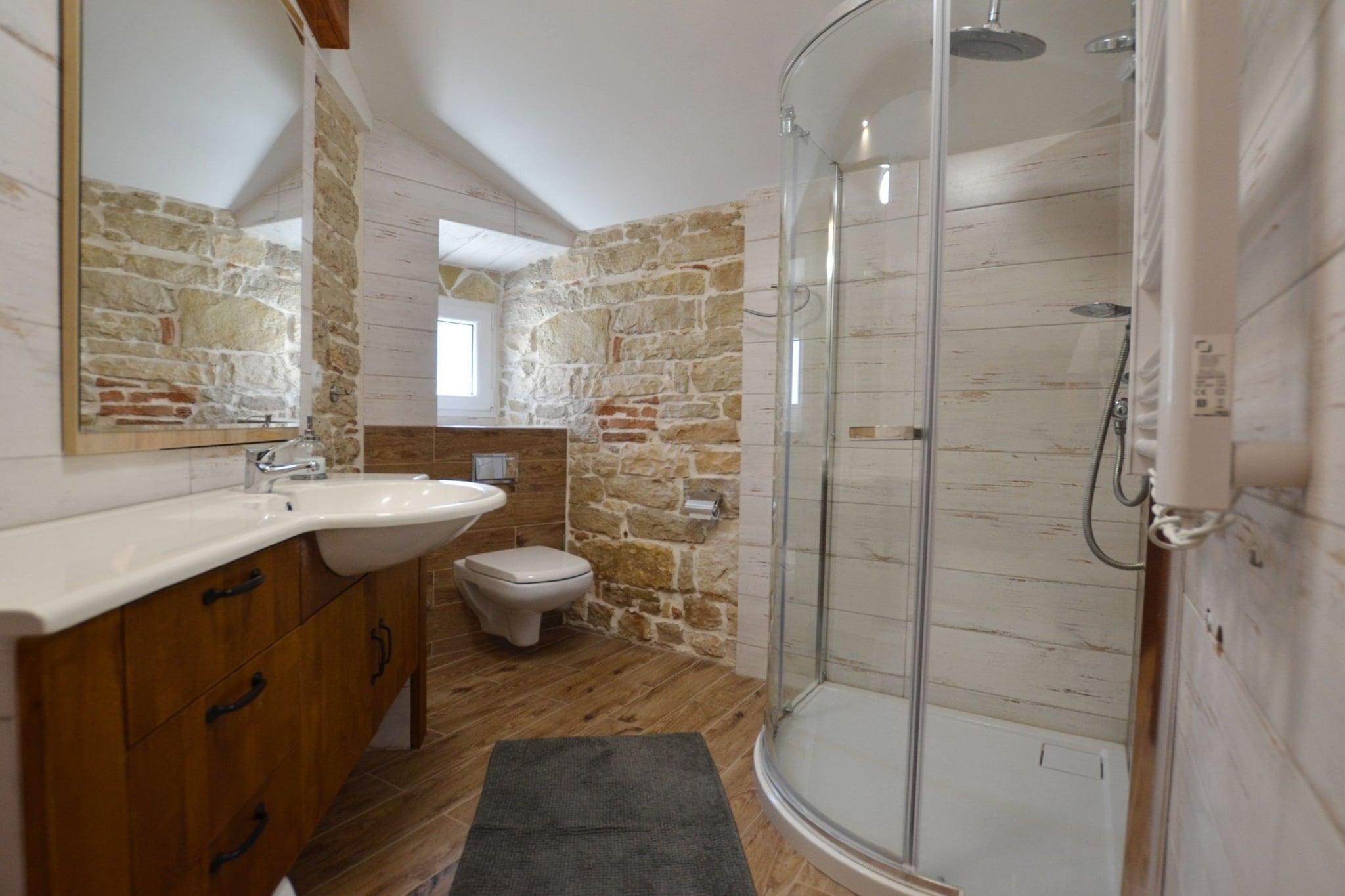 Urban and Upscale Homes Rovinj Old Town - Comfort One Bedroom Apartment (owner A4)-Badkamer