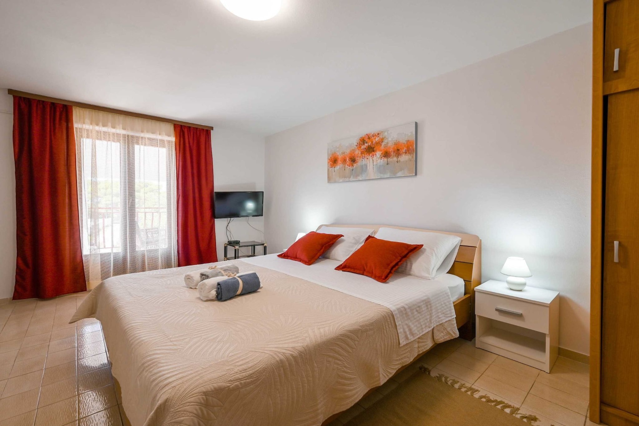 Calm and Stylish Rooms with Balcony - Studio Apartment with Balcony (owner Valsavie1)