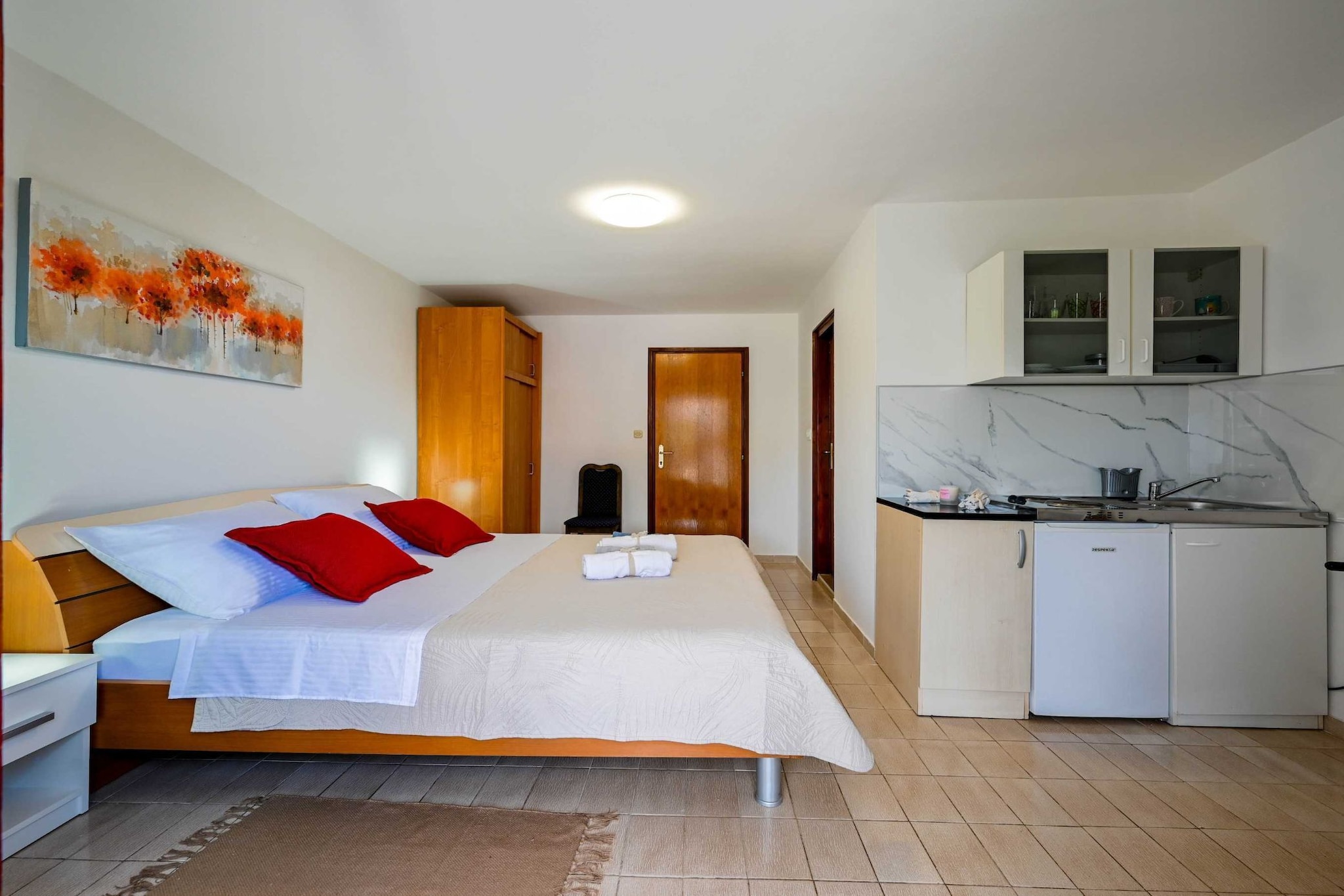 Calm and Stylish Rooms with Balcony - Studio Apartment with Balcony (owner Valsavie1)-Slaapkamer