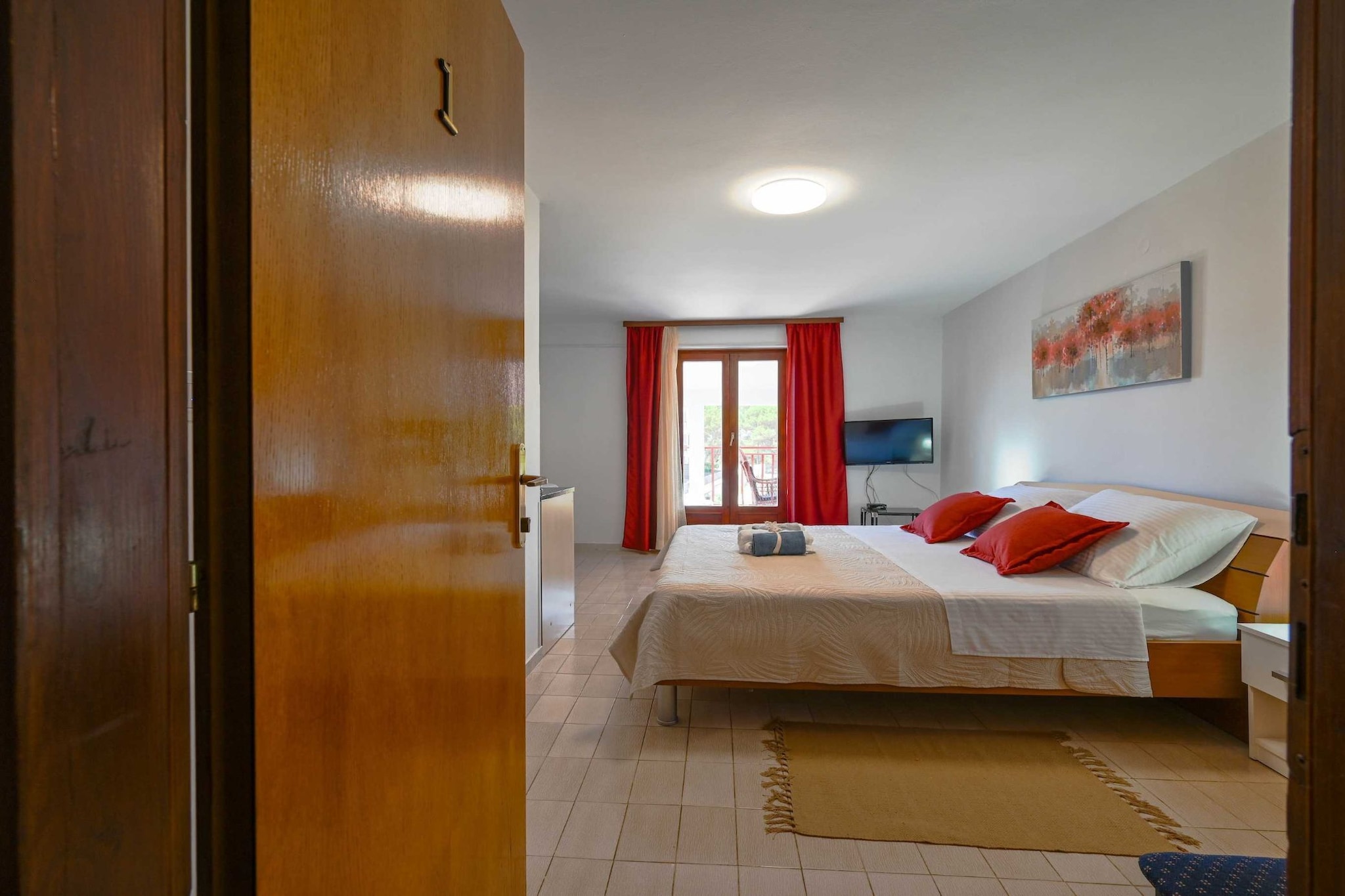 Calm and Stylish Rooms with Balcony - Studio Apartment with Balcony (owner Valsavie1)-Slaapkamer