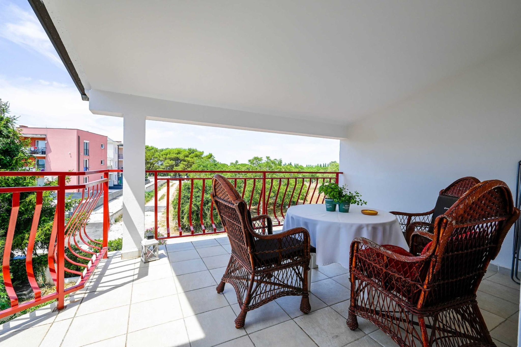 Calm and Stylish Rooms with Balcony - Studio Apartment with Balcony (owner Valsavie1)-Terrasbalkon