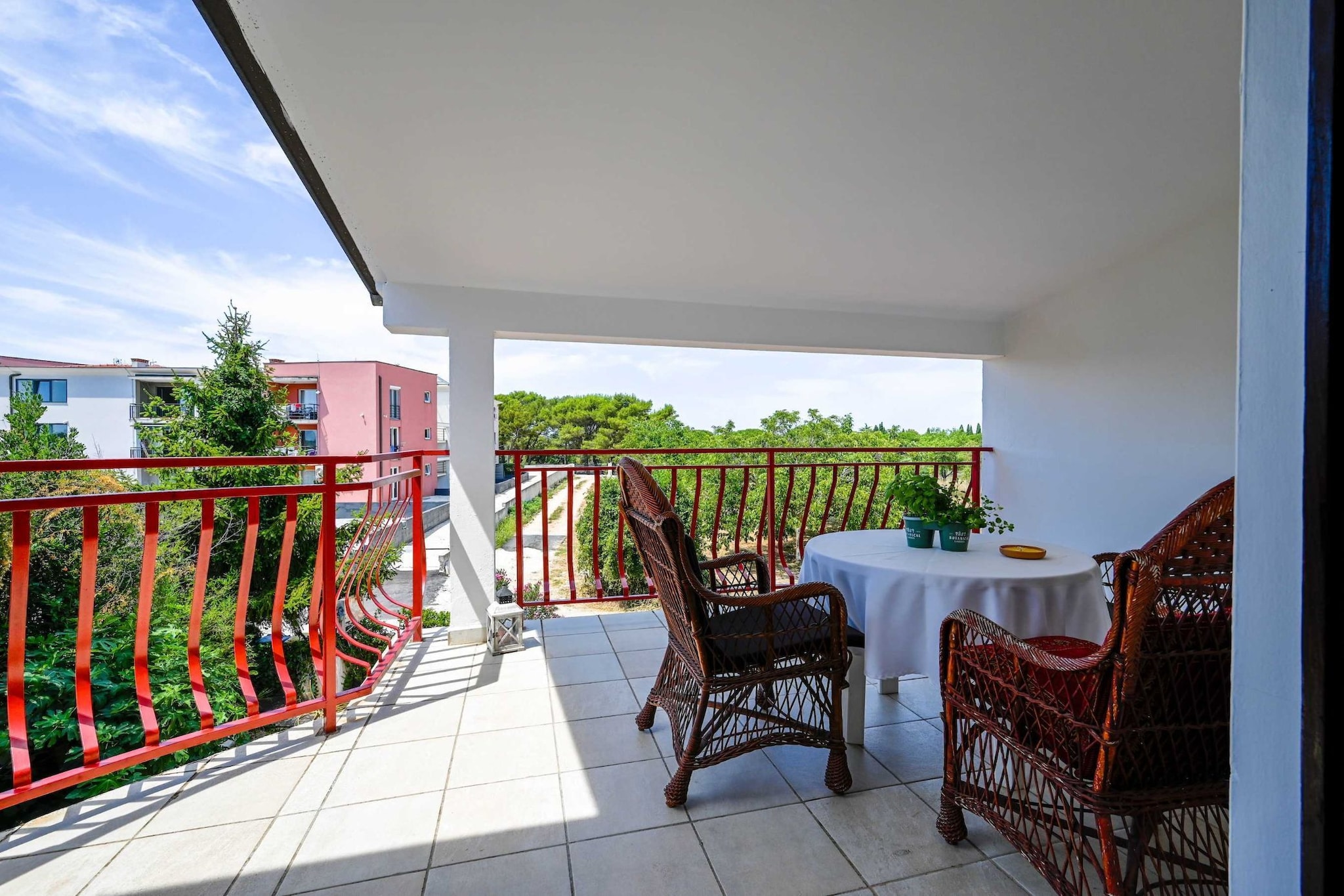 Calm and Stylish Rooms with Balcony - Studio Apartment with Balcony (owner Valsavie1)-Terrasbalkon
