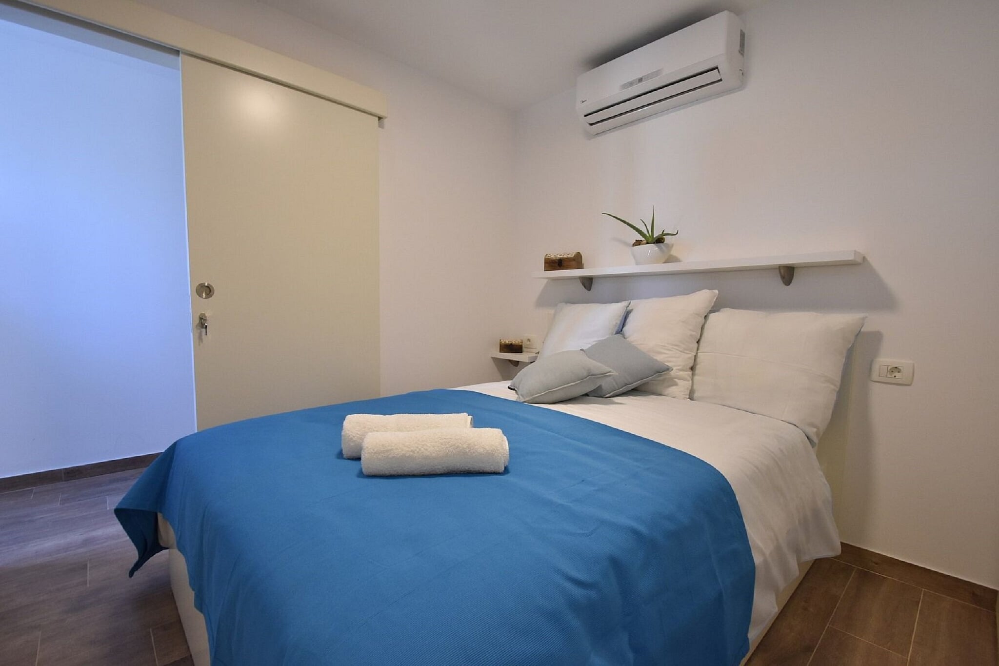 Apartment Mandika - One Bedroom Apartment-Bedroom