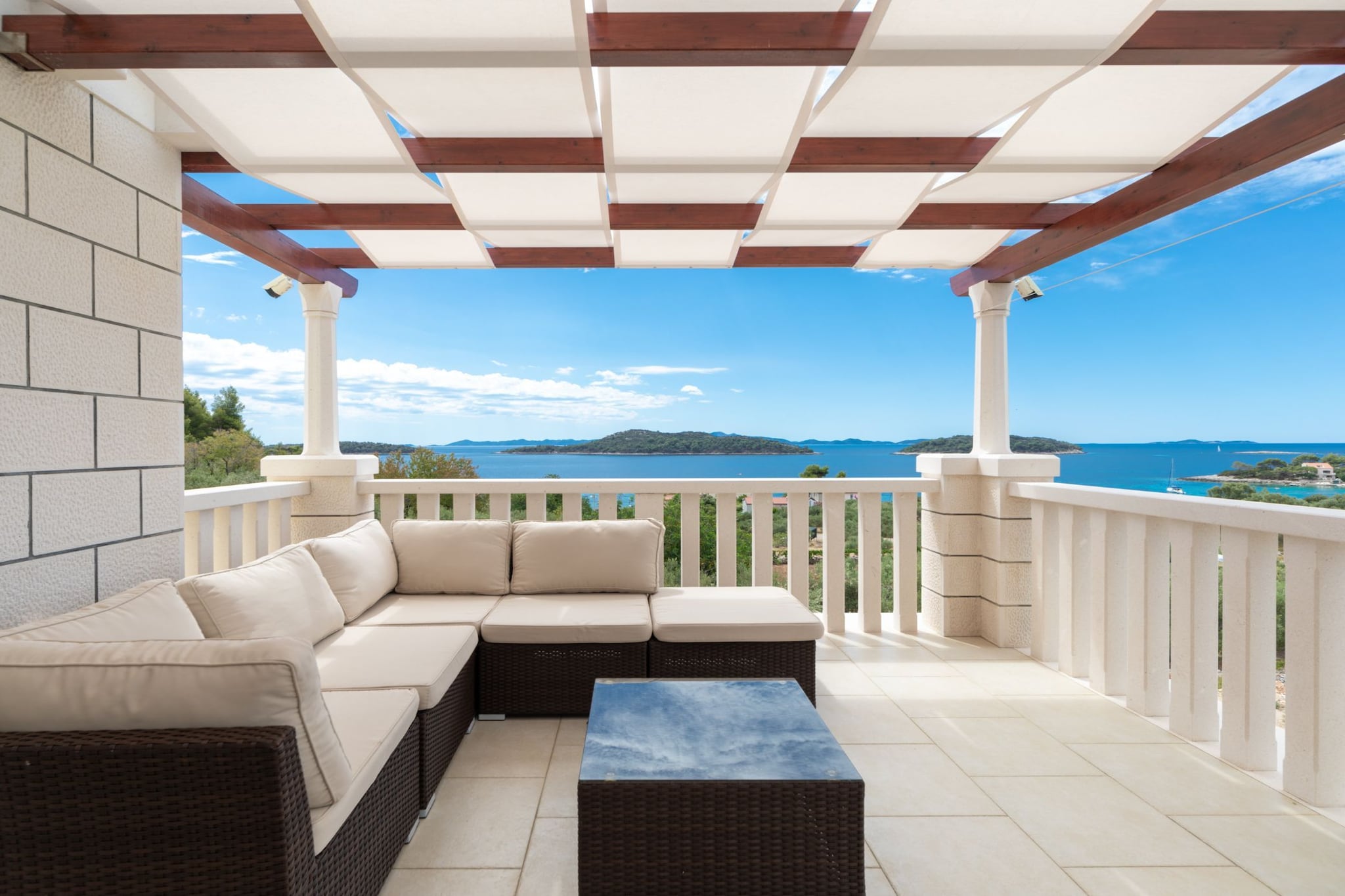 Modern Villa with Pool-Terras