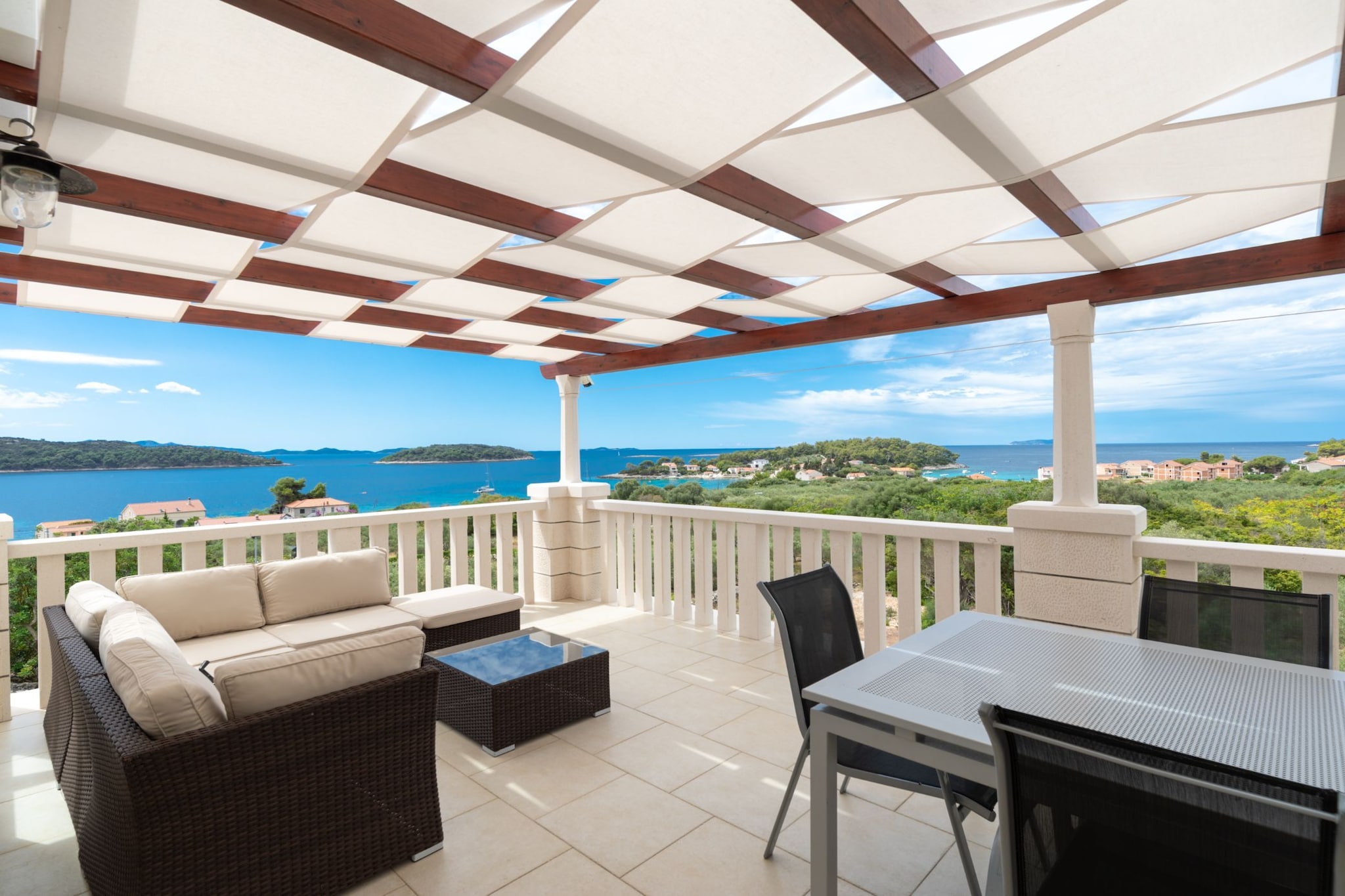 Modern Villa with Pool-Terras