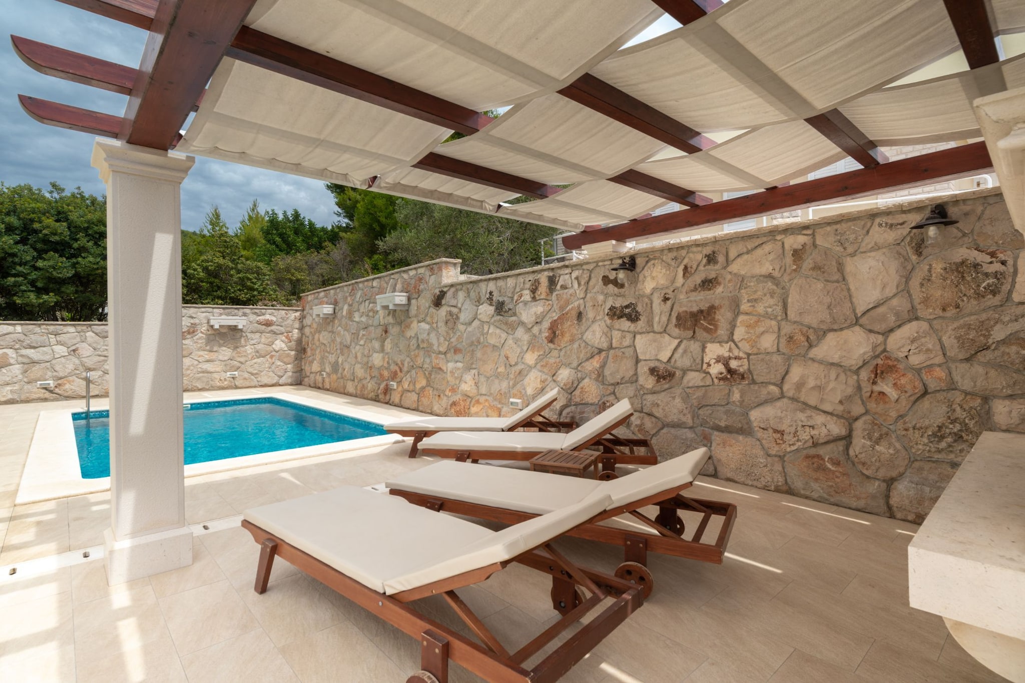 Modern Villa with Pool-Zwembad