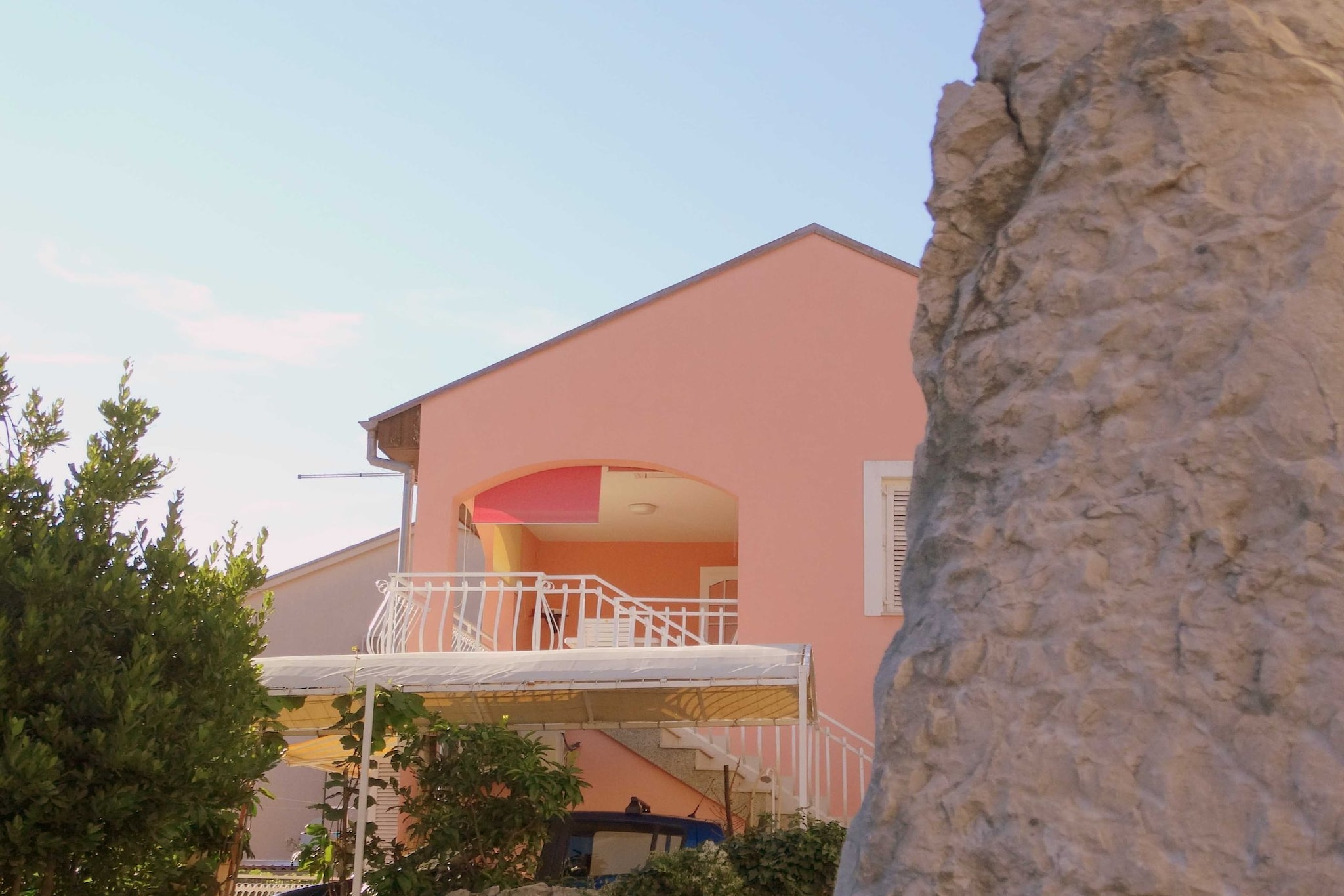 Lush and Sunny Apartment with Balcony and Sea View - Two Bedroom Apartment with Balcony and Sea View-Außenbereich