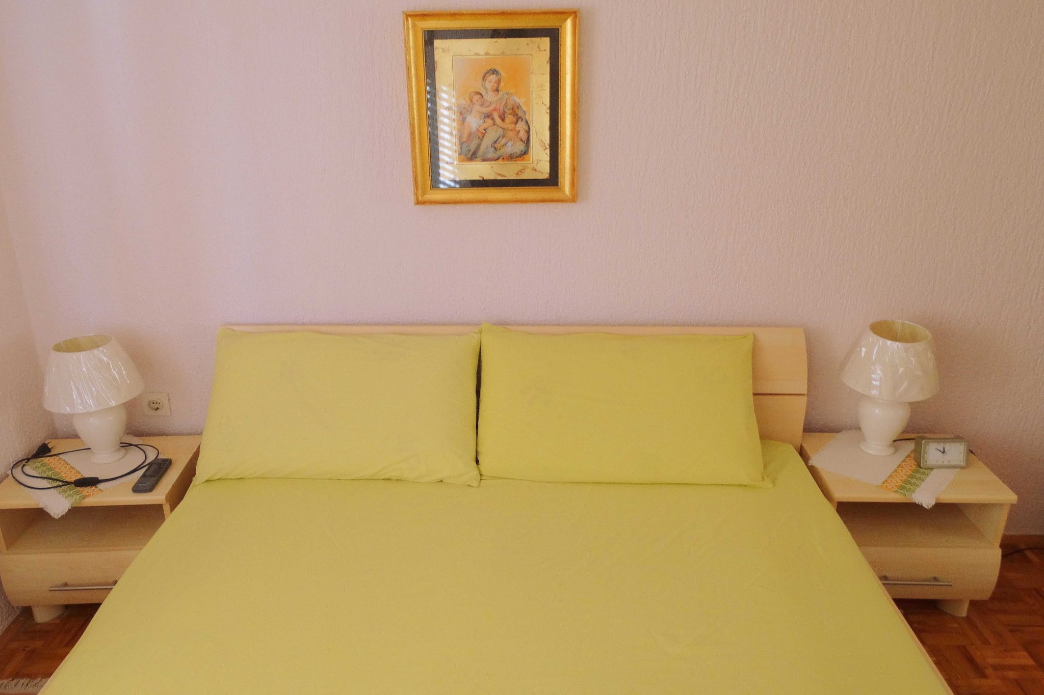 Lush and Sunny Apartment with Balcony and Sea View - Two Bedroom Apartment with Balcony and Sea View-Schlafzimmer