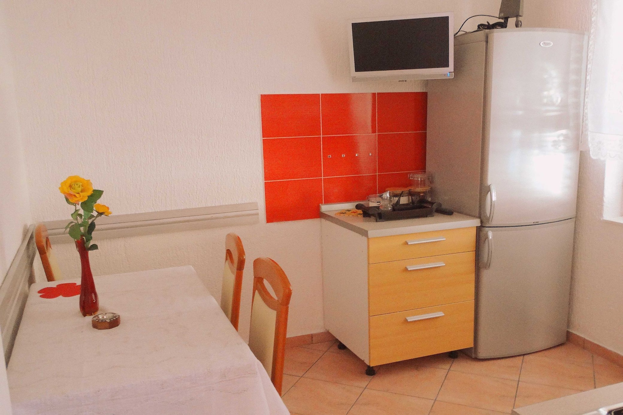 Lush and Sunny Apartment with Balcony and Sea View - Two Bedroom Apartment with Balcony and Sea View-Küche