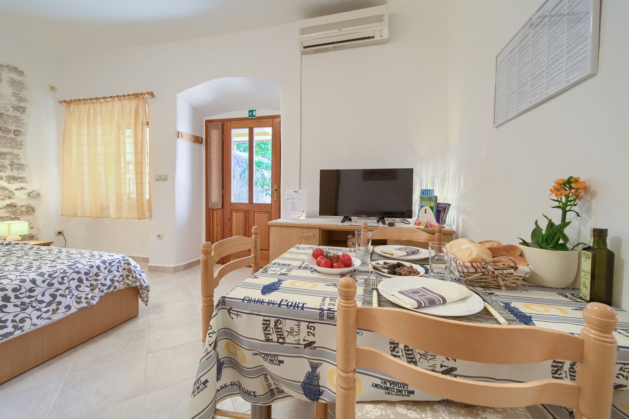 Chic and Charming Krk Downtown Apartments - Classic Studio Apartment (owner Lemon)-Bedroom