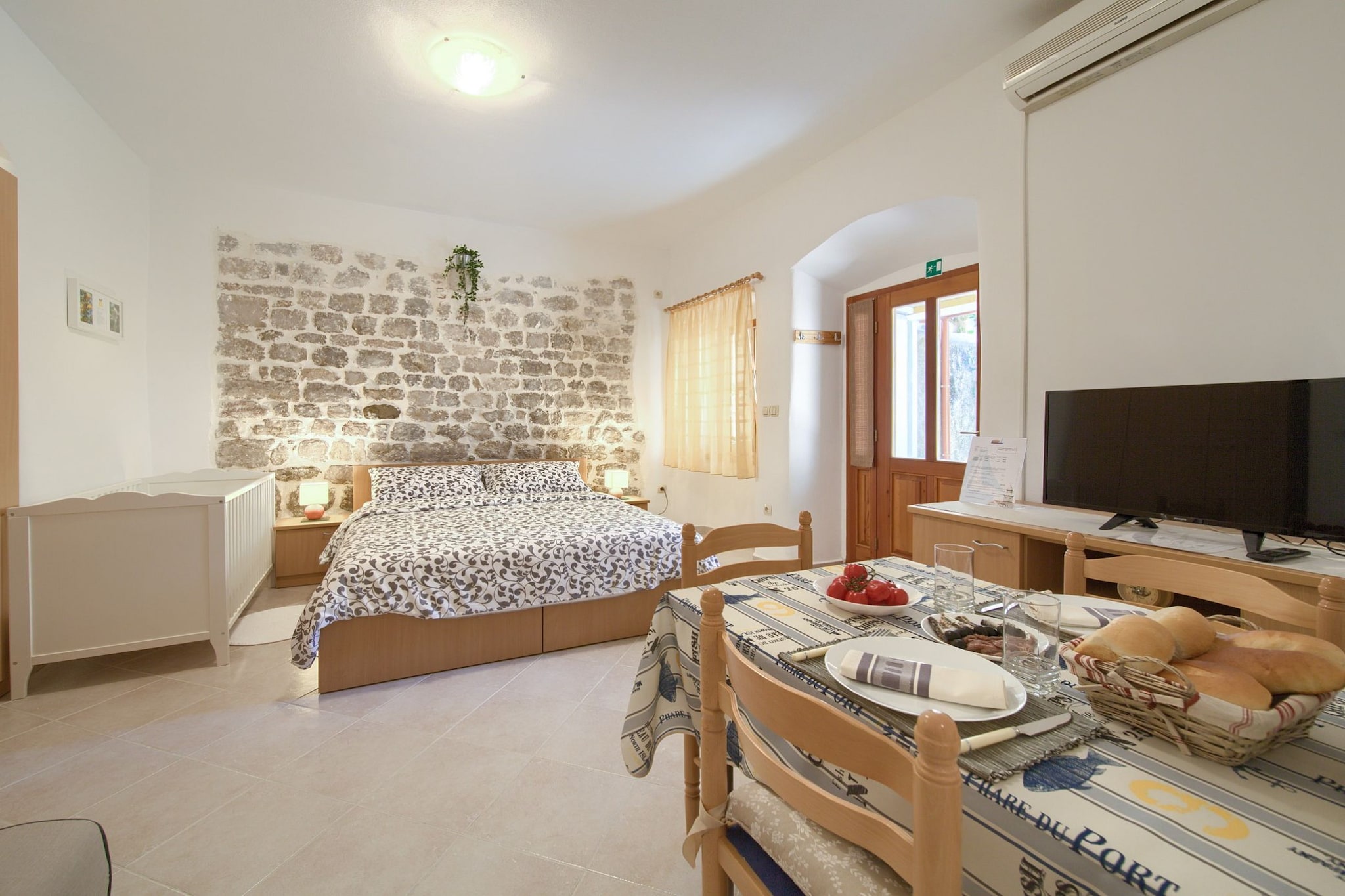 Chic and Charming Krk Downtown Apartments - Classic Studio Apartment (owner Lemon)-Bedroom