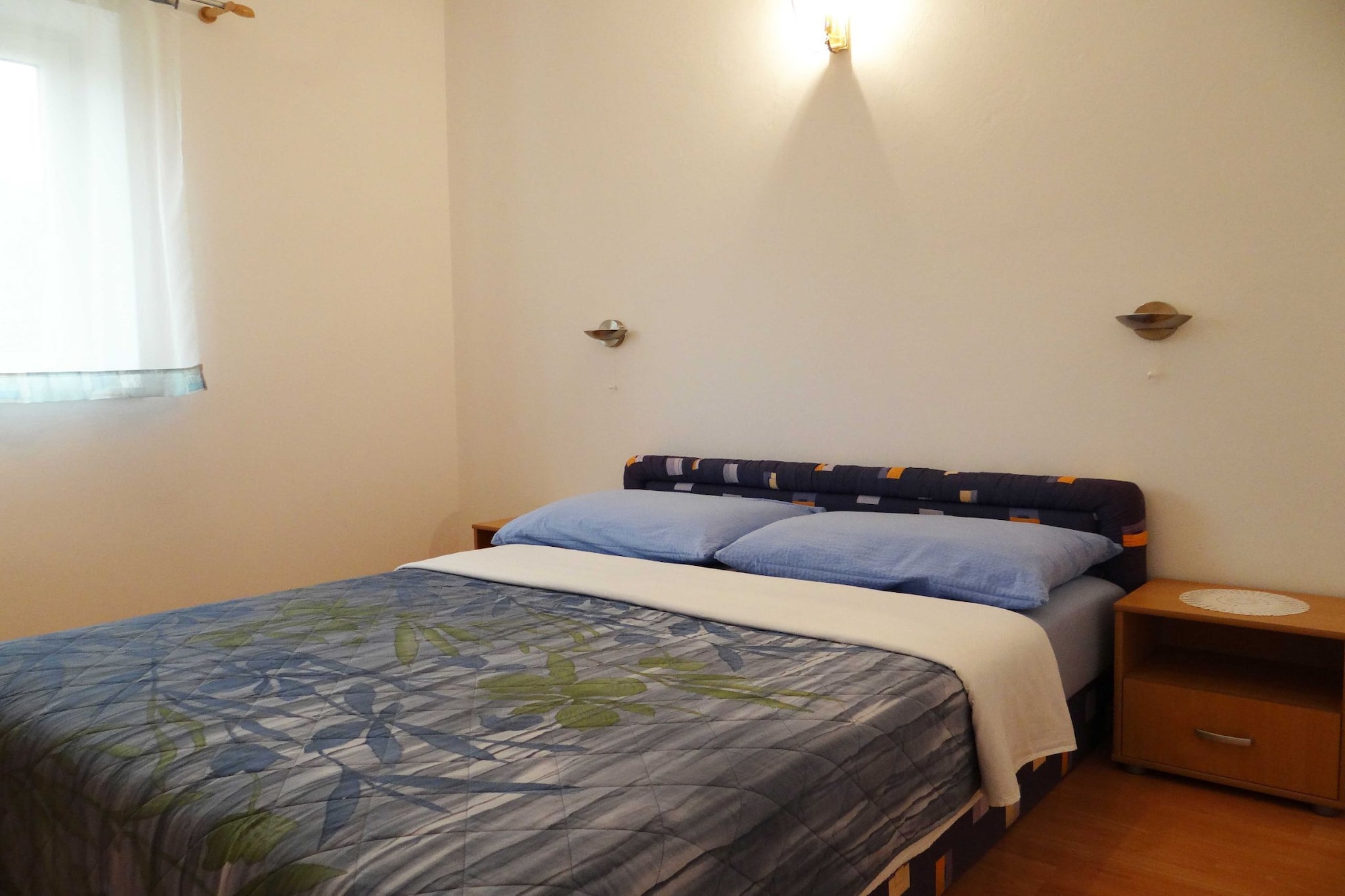 Bright Krk Apartment with Balcony and Beach Proximity - One Bedroom Apartment-Chambre