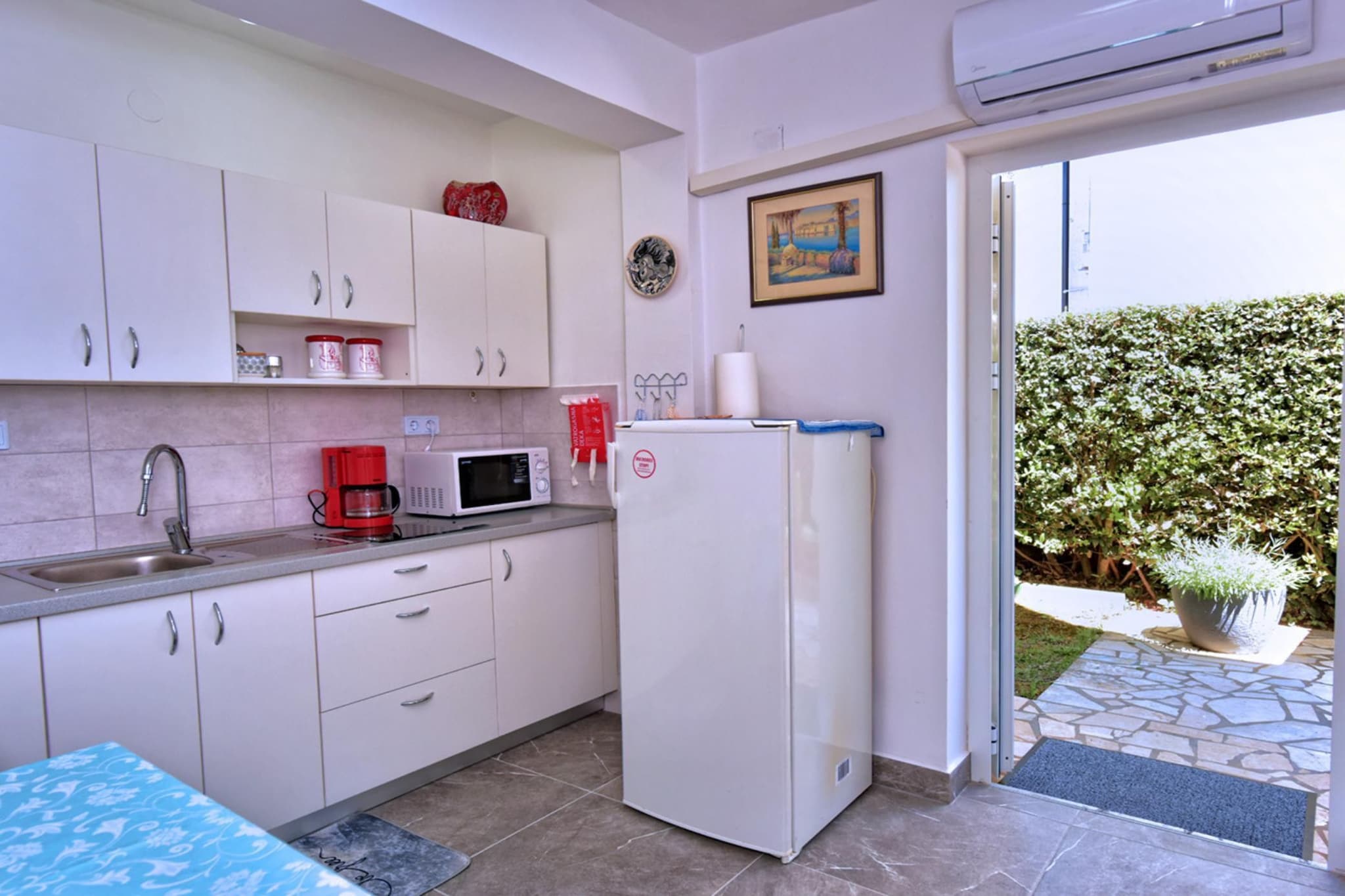 Peaceful and Secluded Krk Apartment with Terrace - One Bedroom Apartment with Terrace-Cuisine