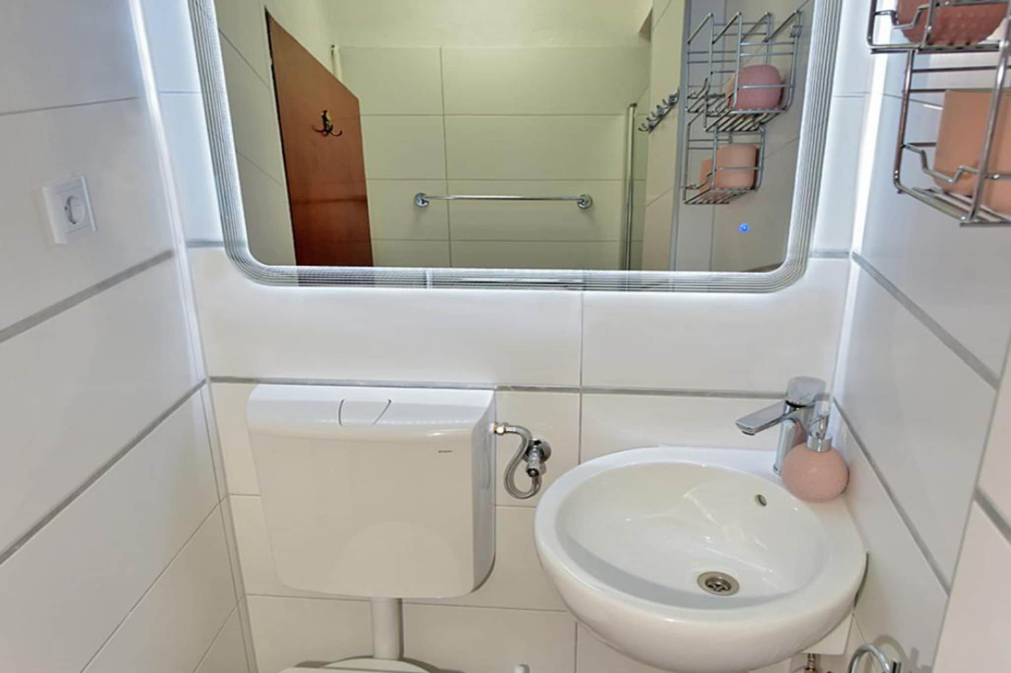 Peaceful and Secluded Krk Apartment with Terrace - One Bedroom Apartment with Terrace-Salle de bain