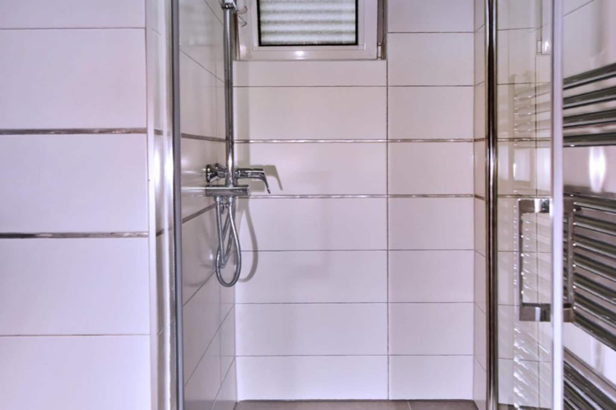 Peaceful and Secluded Krk Apartment with Terrace - One Bedroom Apartment with Terrace-Salle de bain