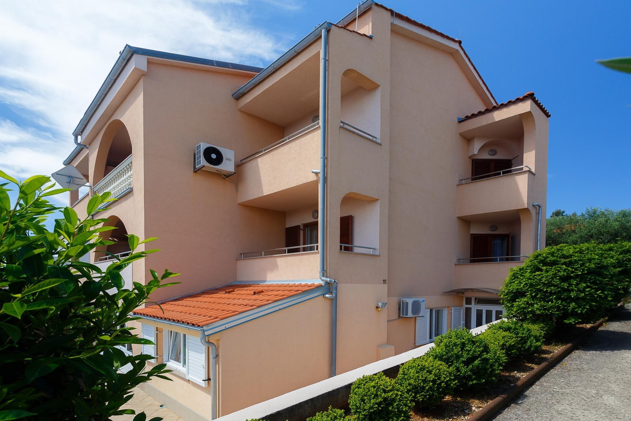 Comfortable and Sunny Krk Apartment - One Bedroom Apartment with Terrace-Extérieur