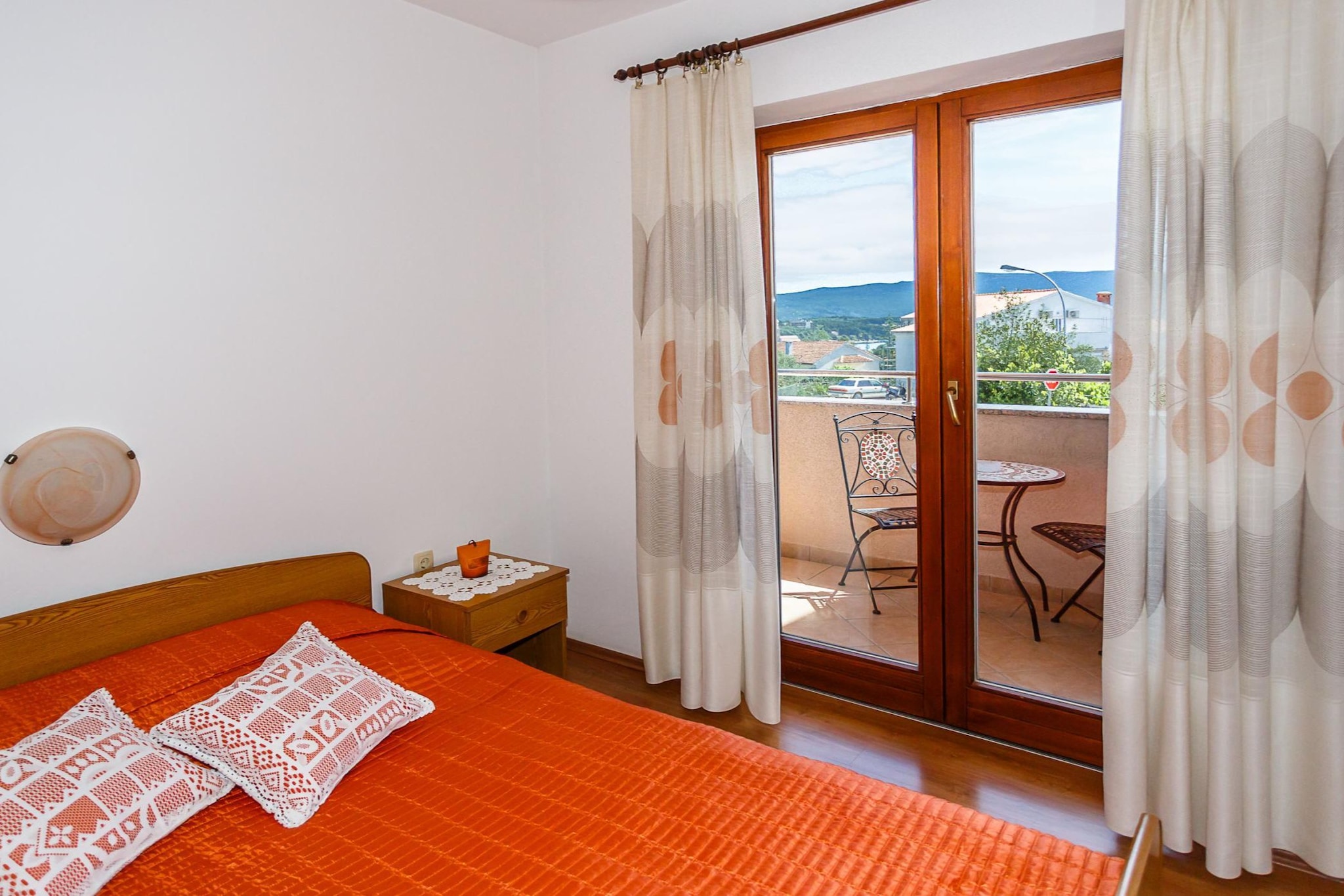 Comfortable and Sunny Krk Apartment - One Bedroom Apartment with Terrace-Chambre