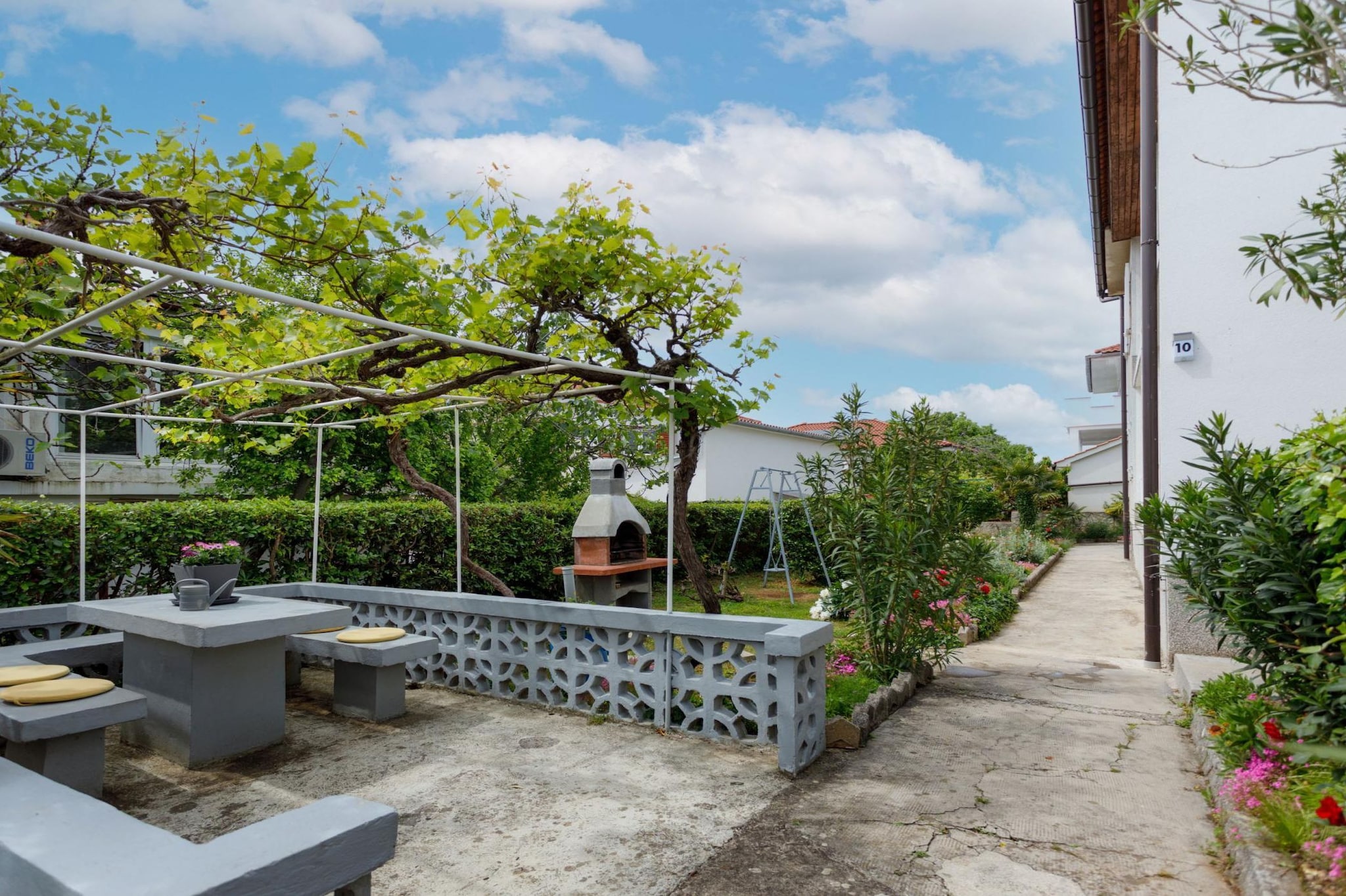 Charming and Tranquil Krk Center Apartment - One Bedroom Apartment with  Balcony-Extérieur
