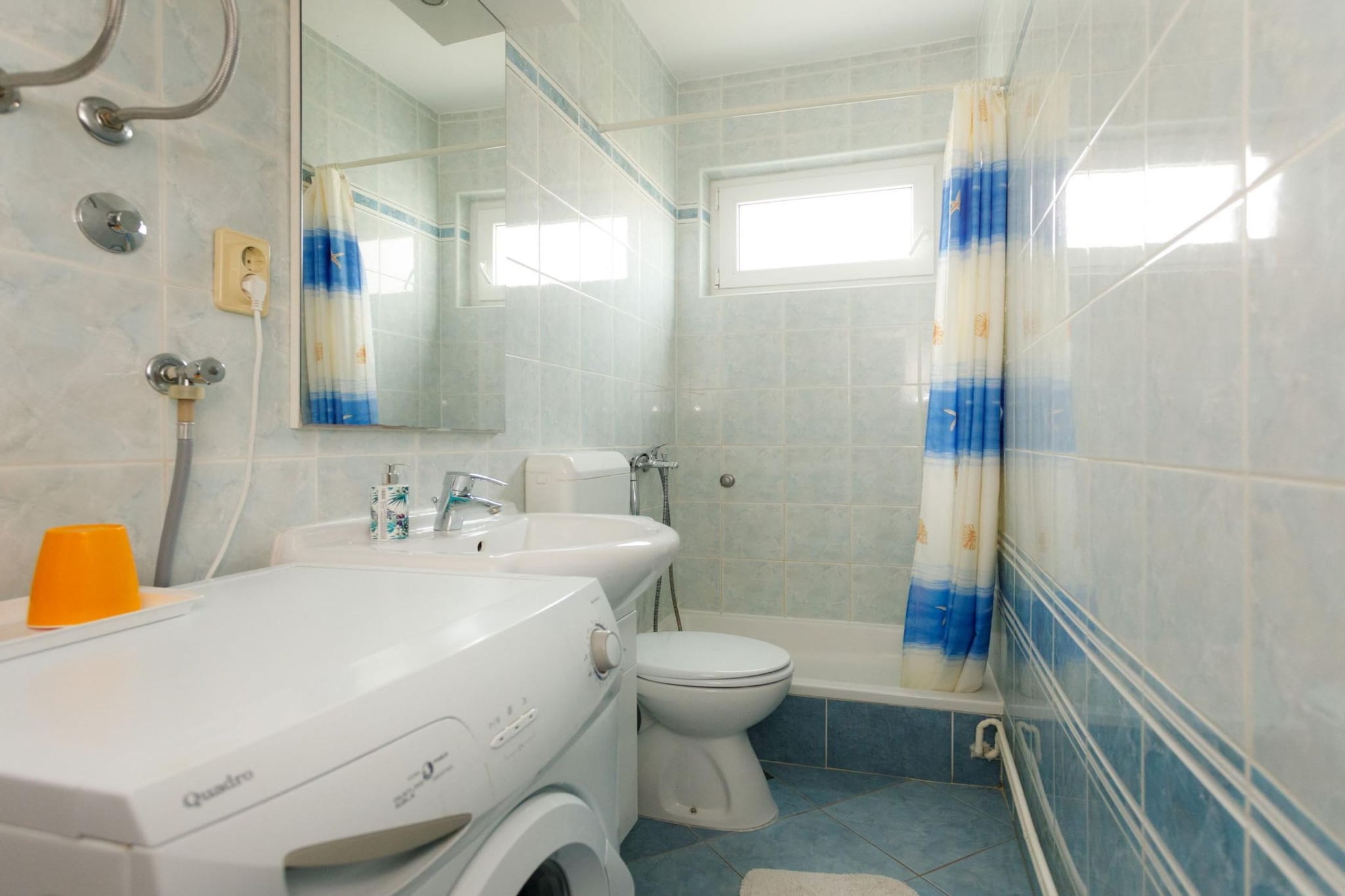 Charming and Tranquil Krk Center Apartment - One Bedroom Apartment with  Balcony-Salle de bain