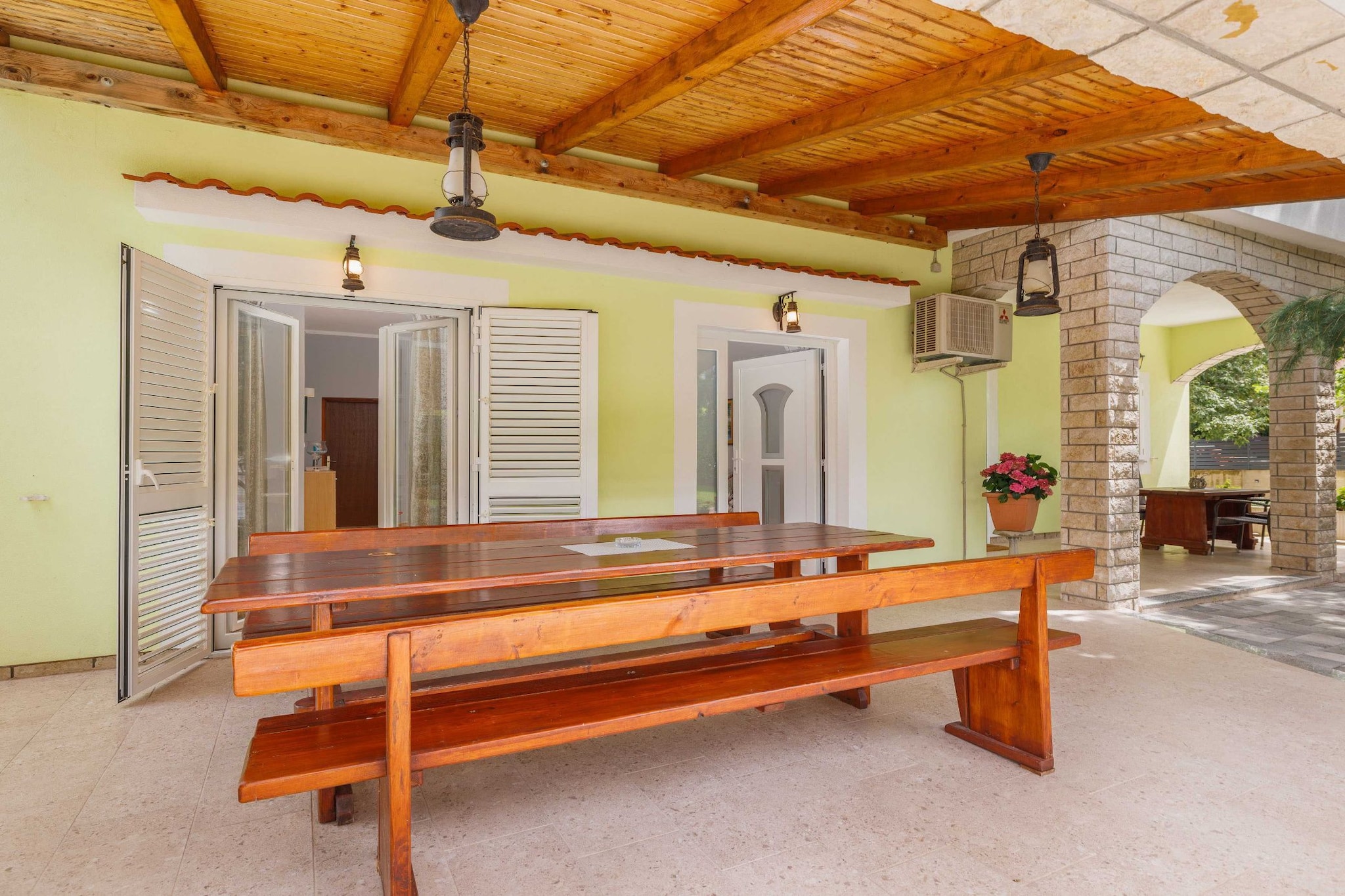 Wonderful Krk Island Stay: Shared Pool, Grill Patio, and Nearby Beaches - Two Bedroom Apartment-Außenbereich