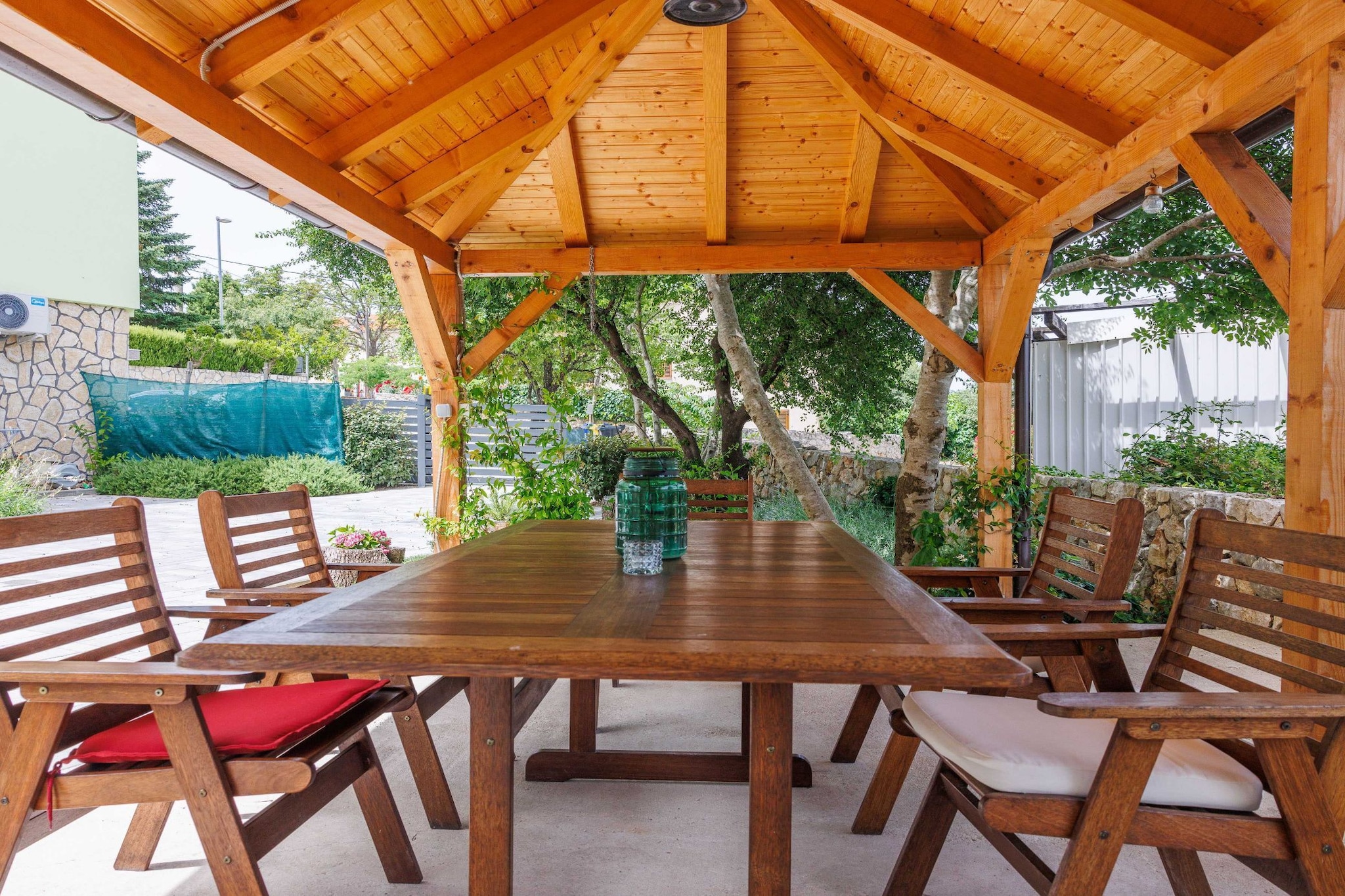 Wonderful Krk Island Stay: Shared Pool, Grill Patio, and Nearby Beaches - Two Bedroom Apartment-Außenbereich