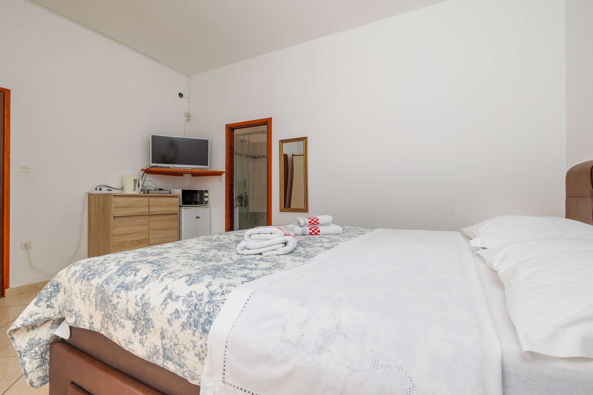 Wonderful Krk Island Stay: Shared Pool, Grill Patio, and Nearby Beaches - Double Room