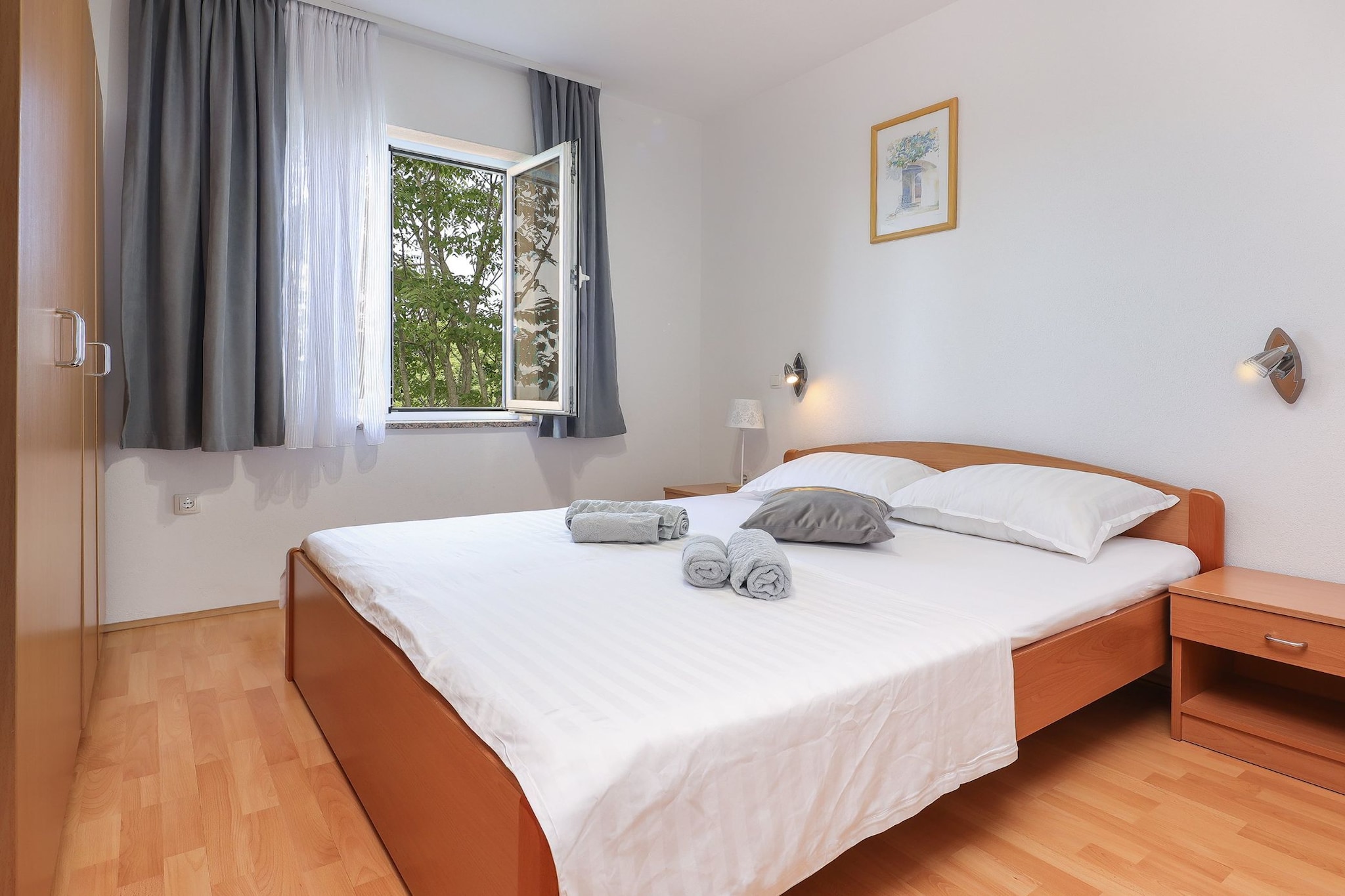 Peaceful Nature Retreat Near Krk Town with BBQ and Parking - Standard Two Bedroom Apartment-Chambre