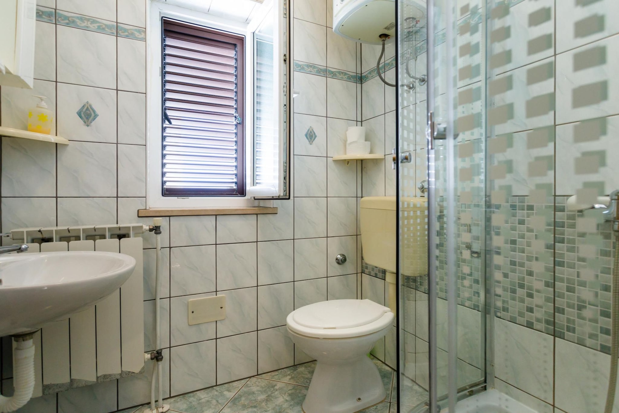 Sunny and Sleek Krk Rooms with Balcony - Classic Double Room with Balcony (owner Zelena)-Bathroom