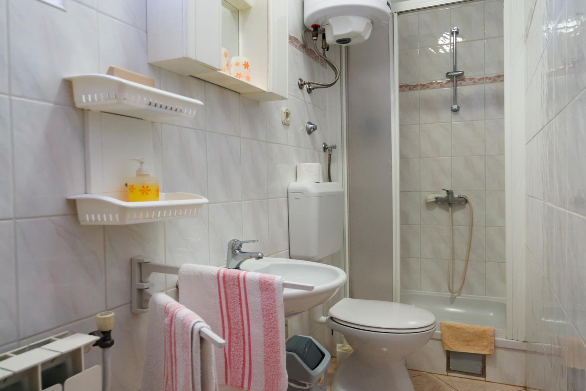 Sunny and Sleek Krk Rooms with Balcony - Standard Double Room with Balcony (owner Zuta)-Bathroom