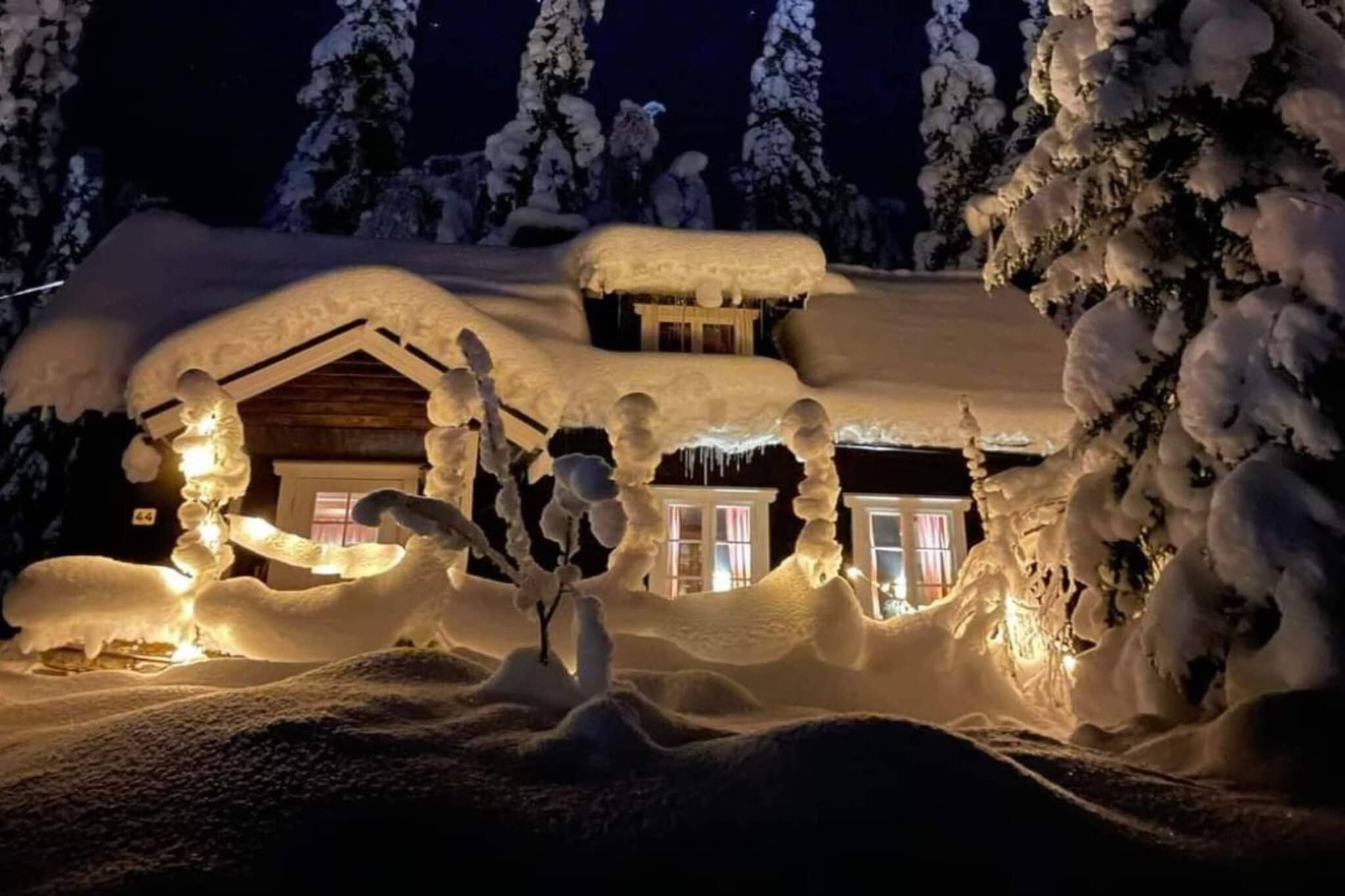 The log cabin offers three floors with plenty of space for family and friends, two bedrooms with double beds and single beds, and a bunk bed downstairs. Entrance level, here you will find a fully equipped kitchen with everything you need for a comfortable stay, as well as a living room with a fireplace (wood is brought by the guest) and a TV with a basic range of channels (1, 2 and 4). The dining area is adjacent to the kitchen and invites you to cozy dinners. Downstairs, a perfect place for relaxation, there is a combined family room and relaxation area with bar and seating. Next door is the sauna and shower - ideal for unwinding after a day out on the mountain. During the warmer months of the year, you can enjoy the covered veranda, the lawn with outdoor furniture and a barbecue for lovely dinners in the open air. The cabin is perfect for those who want to combine activity and relaxation in one of Sweden's most popular mountain environments. A destination full of experiences and enjoyment all year round. Here, magnificent mountain scenery is combined with a wide range of restaurants, shopping and adventure. Lindvallen is known for its ski slopes that suit both beginners and more experienced skiers. With over 40 runs and a large number of lifts, this is paradise. The surrounding mountains have many cross-country trails, including some that start directly in Lindvallen. Try snowmobiling, dog sledding or maybe a fun ride on the toboggan run! One of Lindvallen's highlights is Experium, an adventure pool with water slides, wave machine, spa pools and relaxation area. There is also a 3D cinema and bowling for family fun. Explore the many hiking trails in the area, with stunning views of mountain peaks and valleys. Lindvallen is an excellent place for both mountain biking and road cycling. There are several trails suitable for all levels. Go fishing in one of the nearby mountain lakes or pick cloudberries and blueberries in the forests. Try mountain golf at SÃ¤lenfjÃ¤llen's golf club. For those who rent a cabin and want to cook their own food, there is a well-stocked grocery store. A warm welcome to create memorable moments in this charming mountain cabin!   Distance to nearest... Lift: 750 meters Parking: 10 meters Cross-country skiing: 50 meters Restaurant: 800 meters Supermarket: 1000 meters Ski area: 750 meters