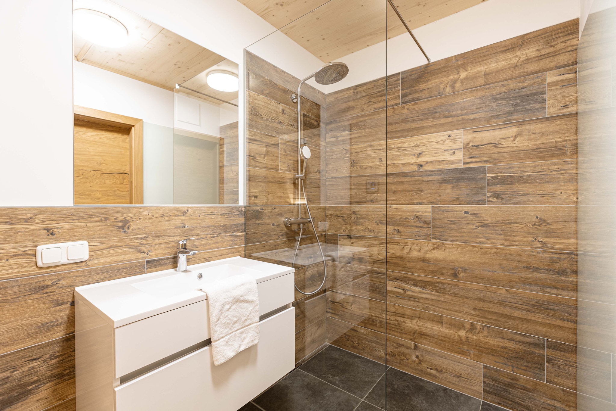 Living room(double sofa bed, TV, dining table), Kitchen(electric kettle, toaster, cooker(4 ring stoves), coffee machine(cups), oven, microwave, dishwasher, fridge), bedroom(double bed), bathroom(shower, sauna, hairdryer), Internet access, Garden Furniture , terrace, parking