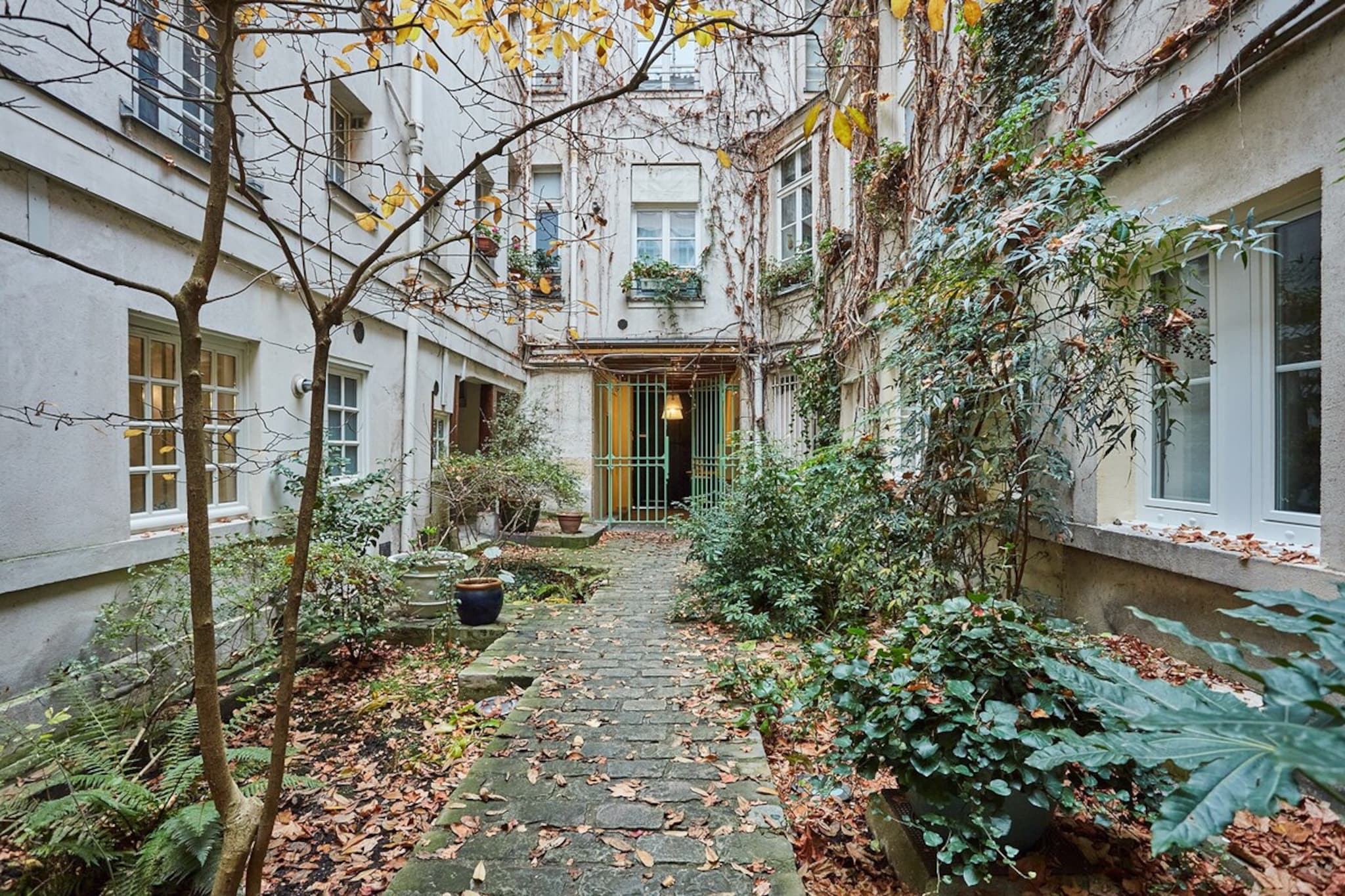 CHARLES V 19 STUDIO