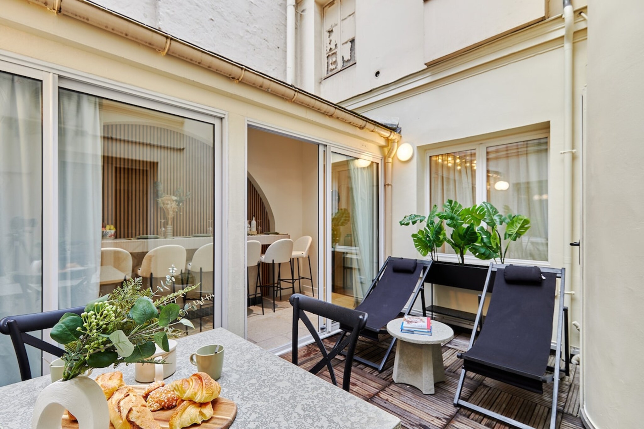 Terrace apartment Trocadero Eiffel Tower by Studio Prestige