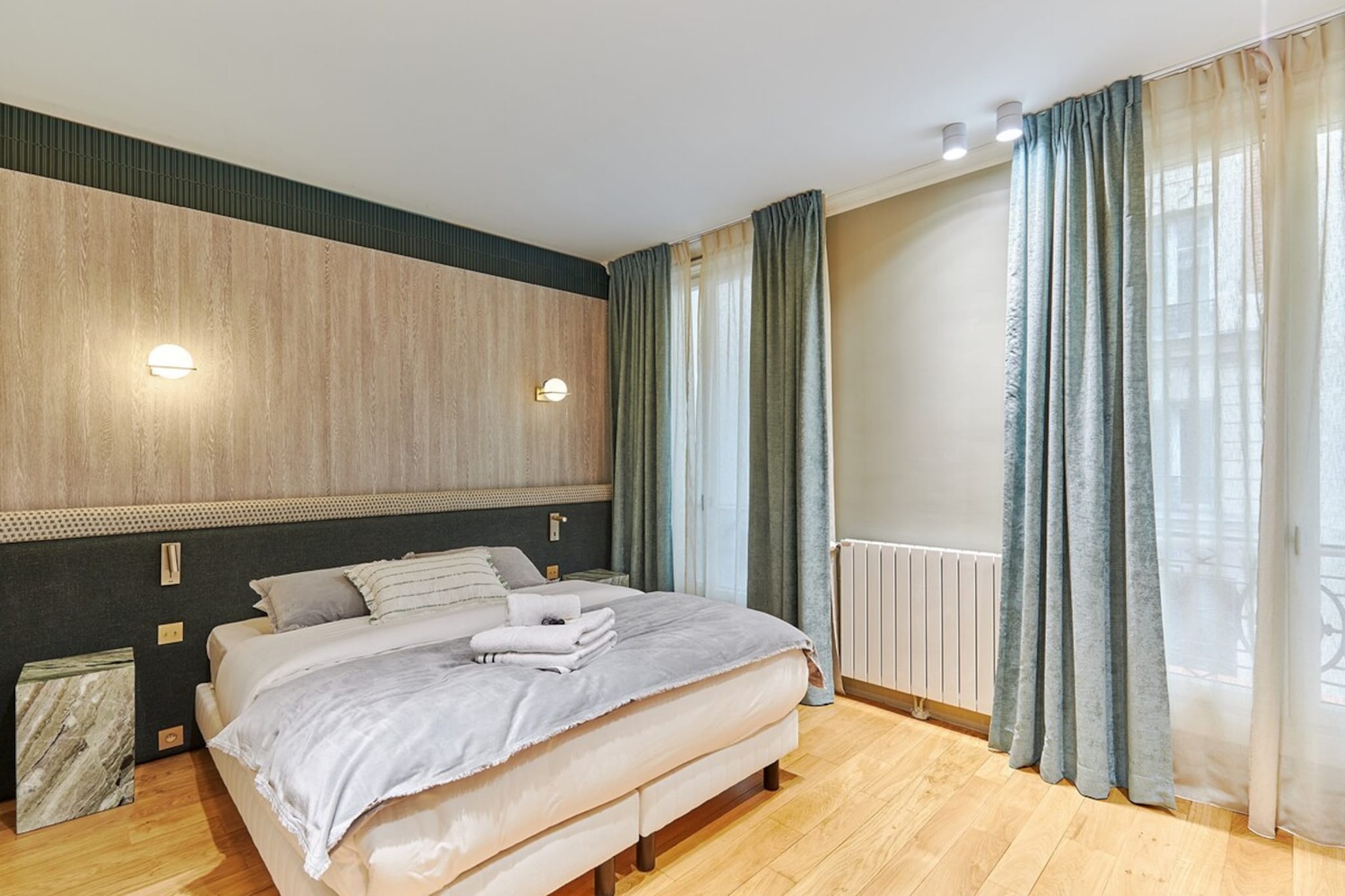 Terrace apartment Trocadero Eiffel Tower by Studio Prestige