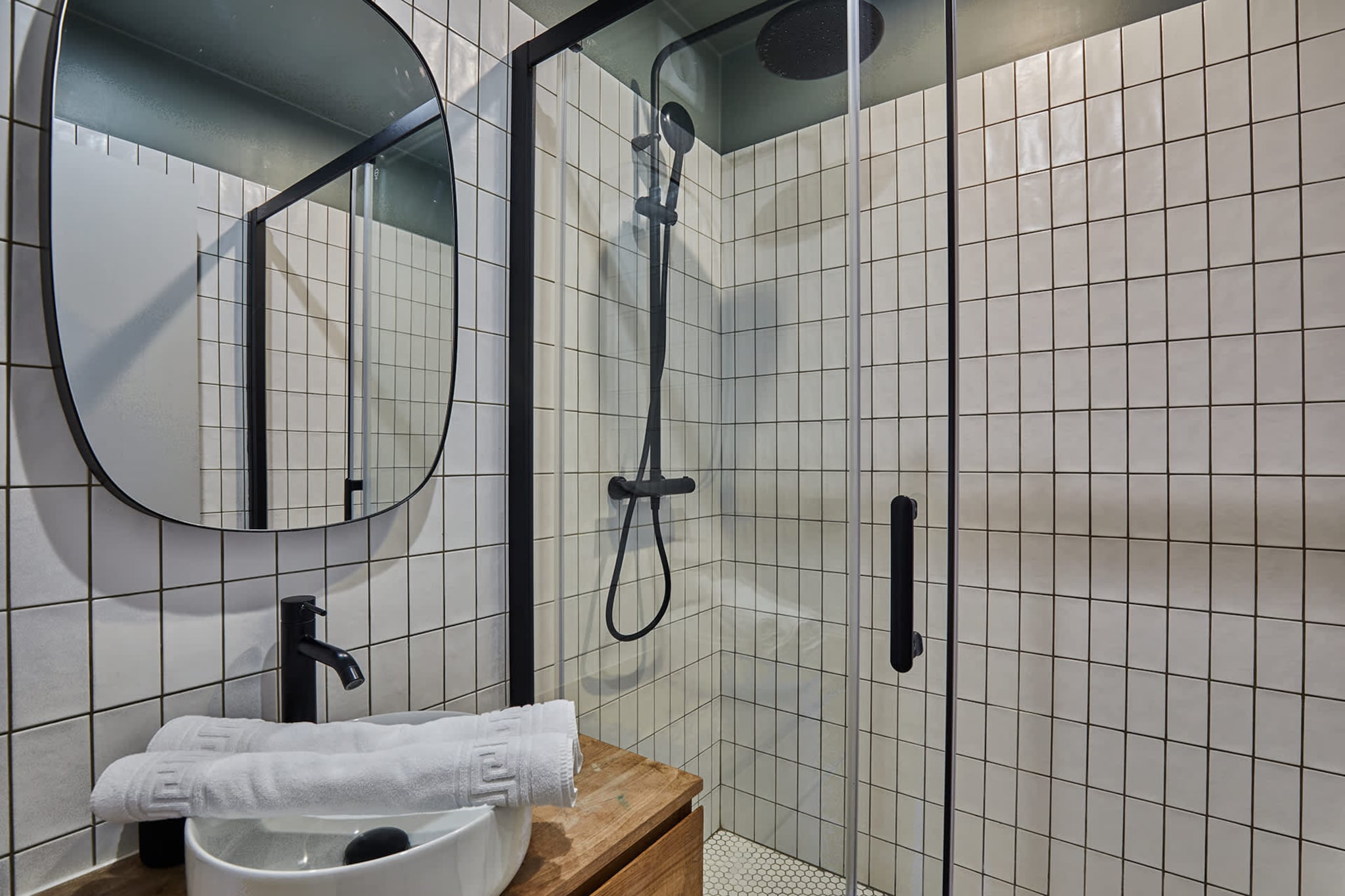 On the 2nd floor: (Living room(double sofa bed, TV, dining table), open kitchen(electric kettle, toaster, coffee machine, oven, microwave, fridge, freezer, Cooking basics, Baking sheet, Coffee, Wine glasses), bedroom(double bed, TV), bedroom(double bed, TV), bathroom(shower, toilet))\n\nBed Linen, Elevator, Hot Water, Internet Access DSL, Wardrobe, First Aid, Play area, heating, air conditioning, iron, hairdryer, Towels/Sheets (Incl.), shampoo, body soap, Dedicated workspace, Cooking basics, Baking sheet, Carbon monoxide detector, Coffee, Downtown, Wine glasses