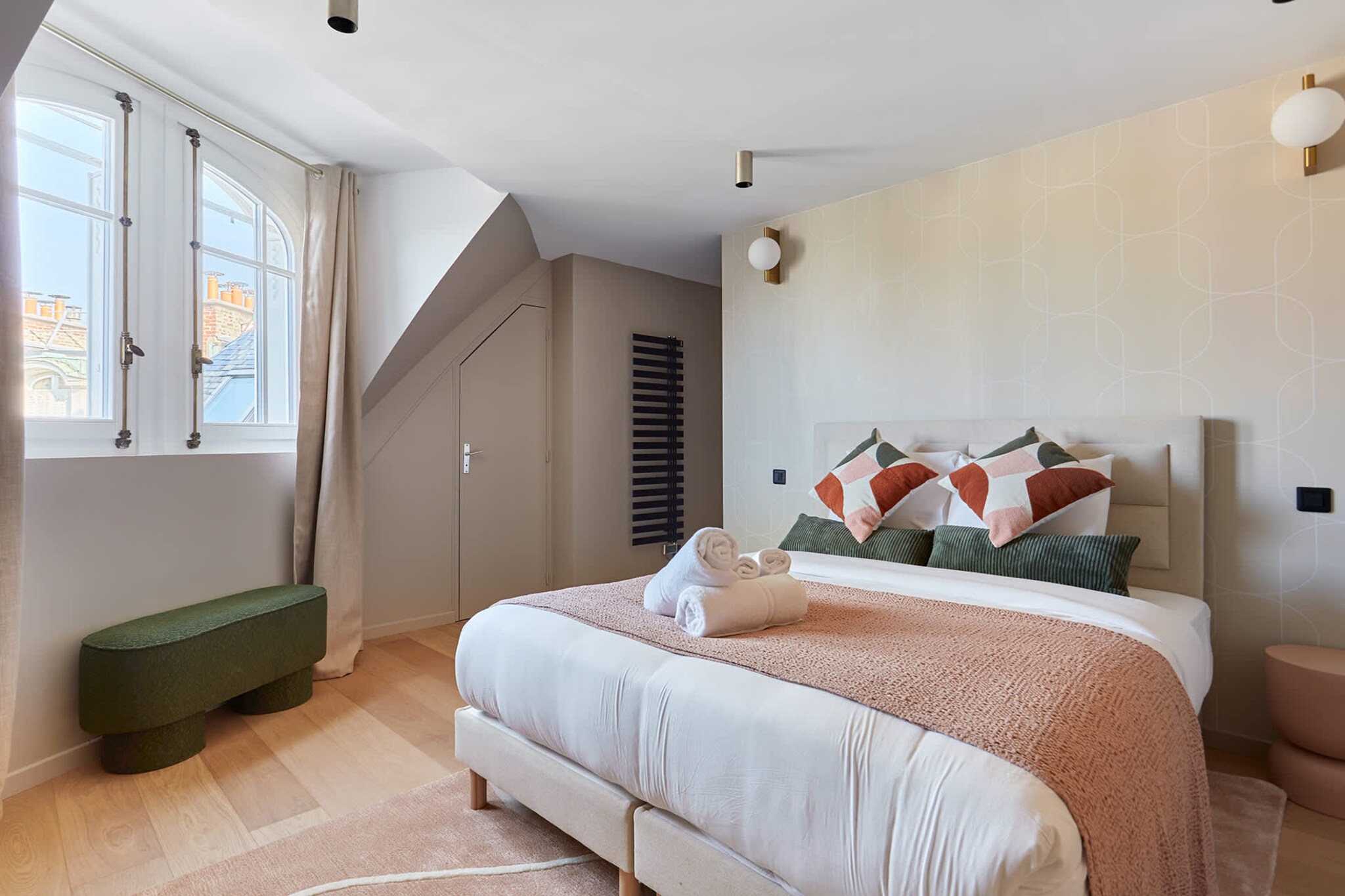 Sublime Duplex Arc de Triomphe/ Trocadero